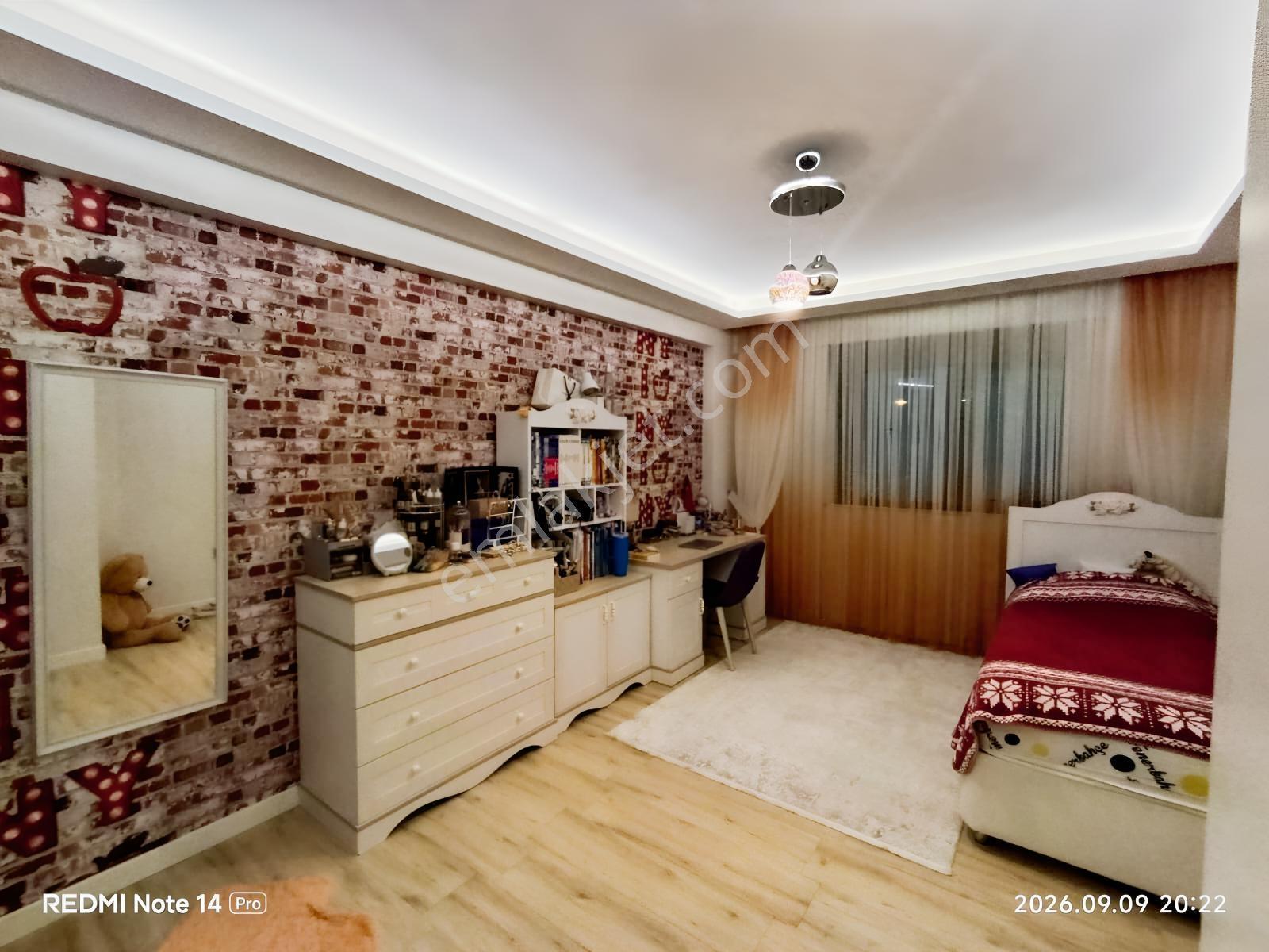 Turyap Kurtuluş'tan Orhangazi'de Havuzlu Sitede Tripleks Villa — fotoğraf 24