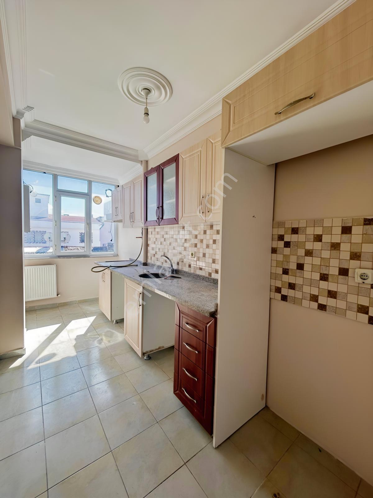 Necmi Kadıoğluna 5 Dk Merkezi Konumda 95 M² 2+1 Satılık Daire — fotoğraf 4