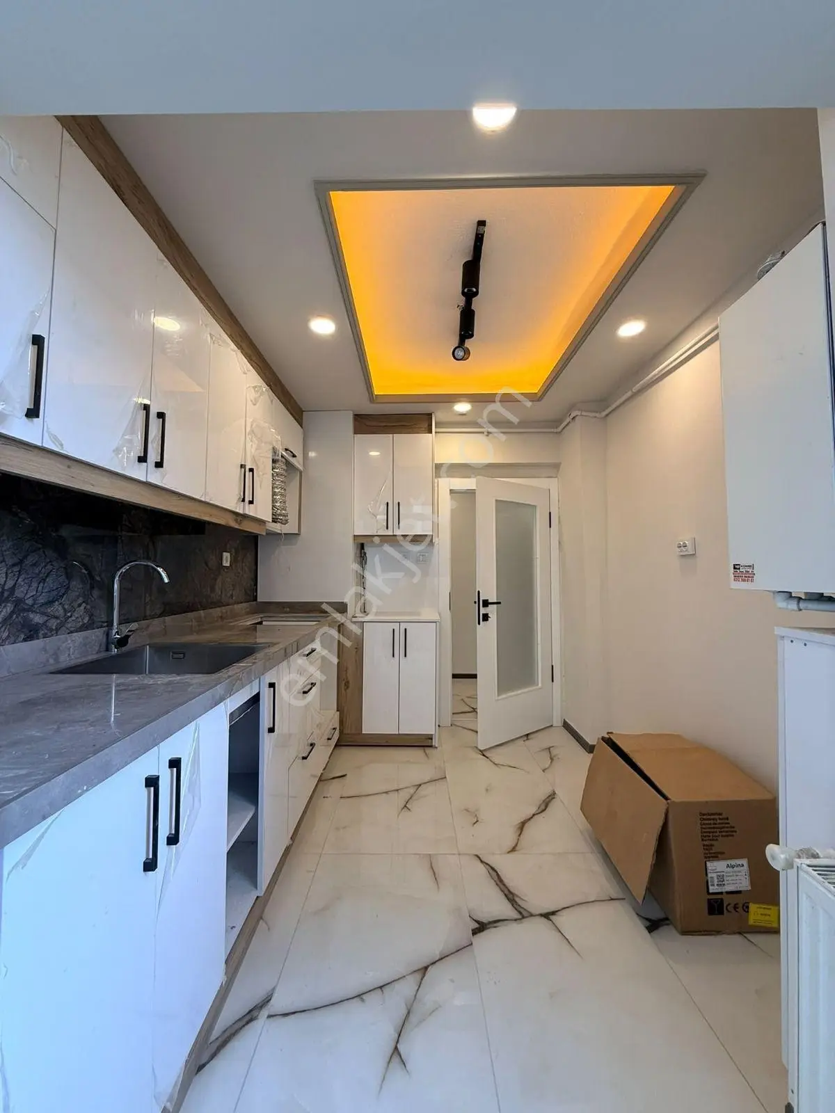 Akşemsettin Mah'de 3+1 Satılık Ara Kat Ön Cephe Bağımsız Full Yapılı Daire — fotoğraf 3