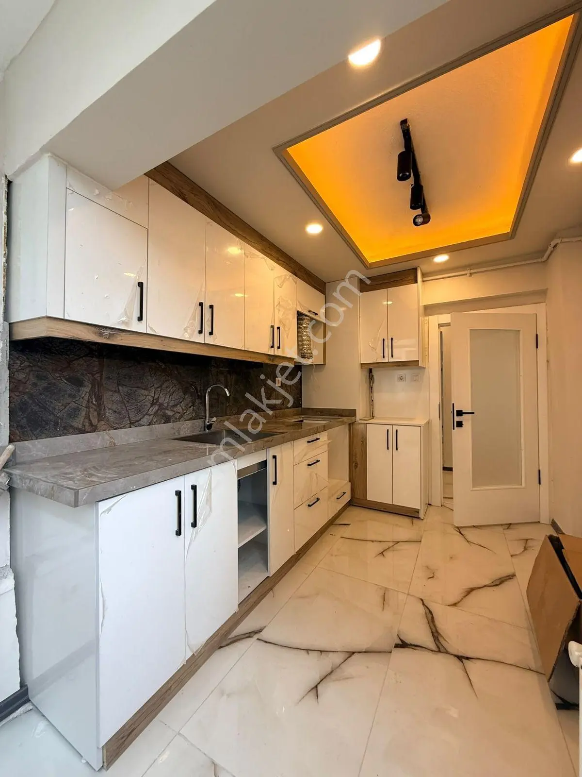 Akşemsettin Mah'de 3+1 Satılık Ara Kat Ön Cephe Bağımsız Full Yapılı Daire — fotoğraf 5