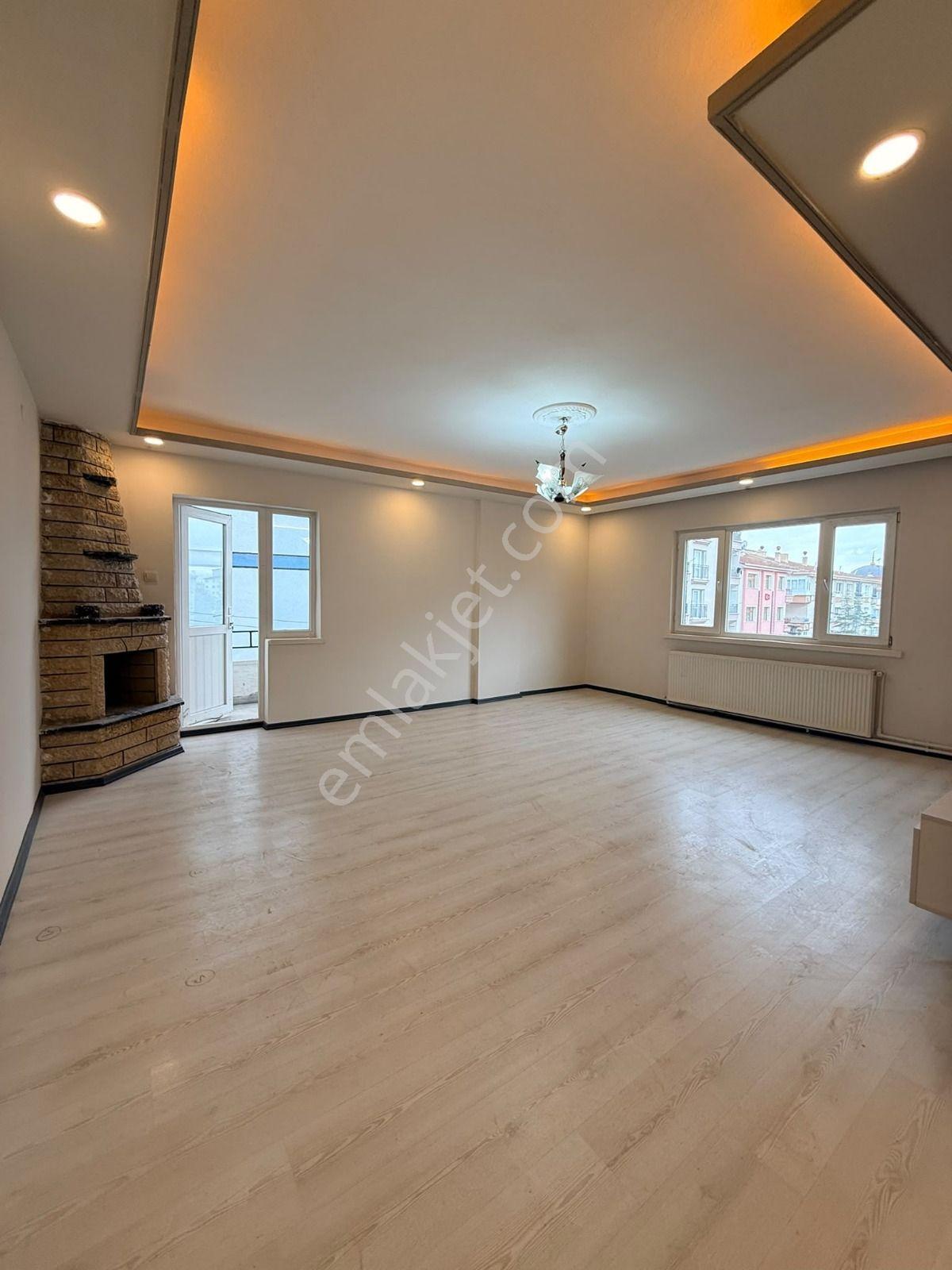 Akşemsettin Mah'de 3+1 Satılık Ara Kat Ön Cephe Bağımsız Full Yapılı Daire — fotoğraf 17