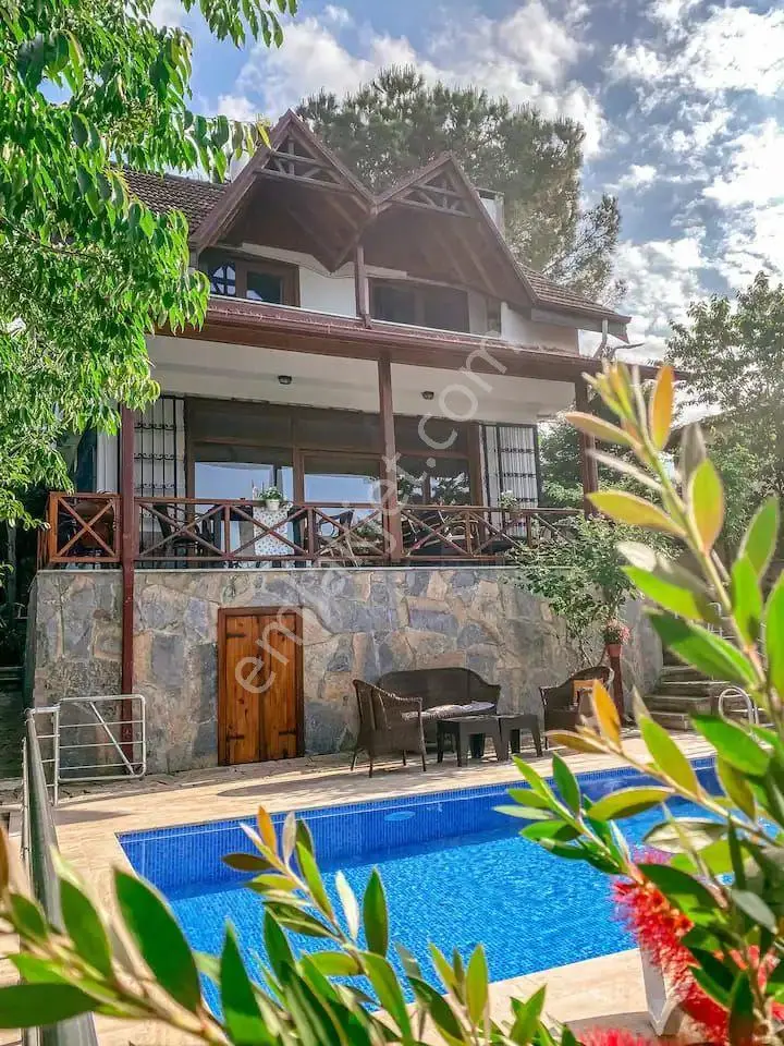 Sapanca’da Göl Manzaralı Satılık Müstakil Villa — fotoğraf 2
