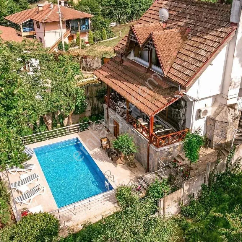 Sapanca’da Göl Manzaralı Satılık Müstakil Villa — fotoğraf 3