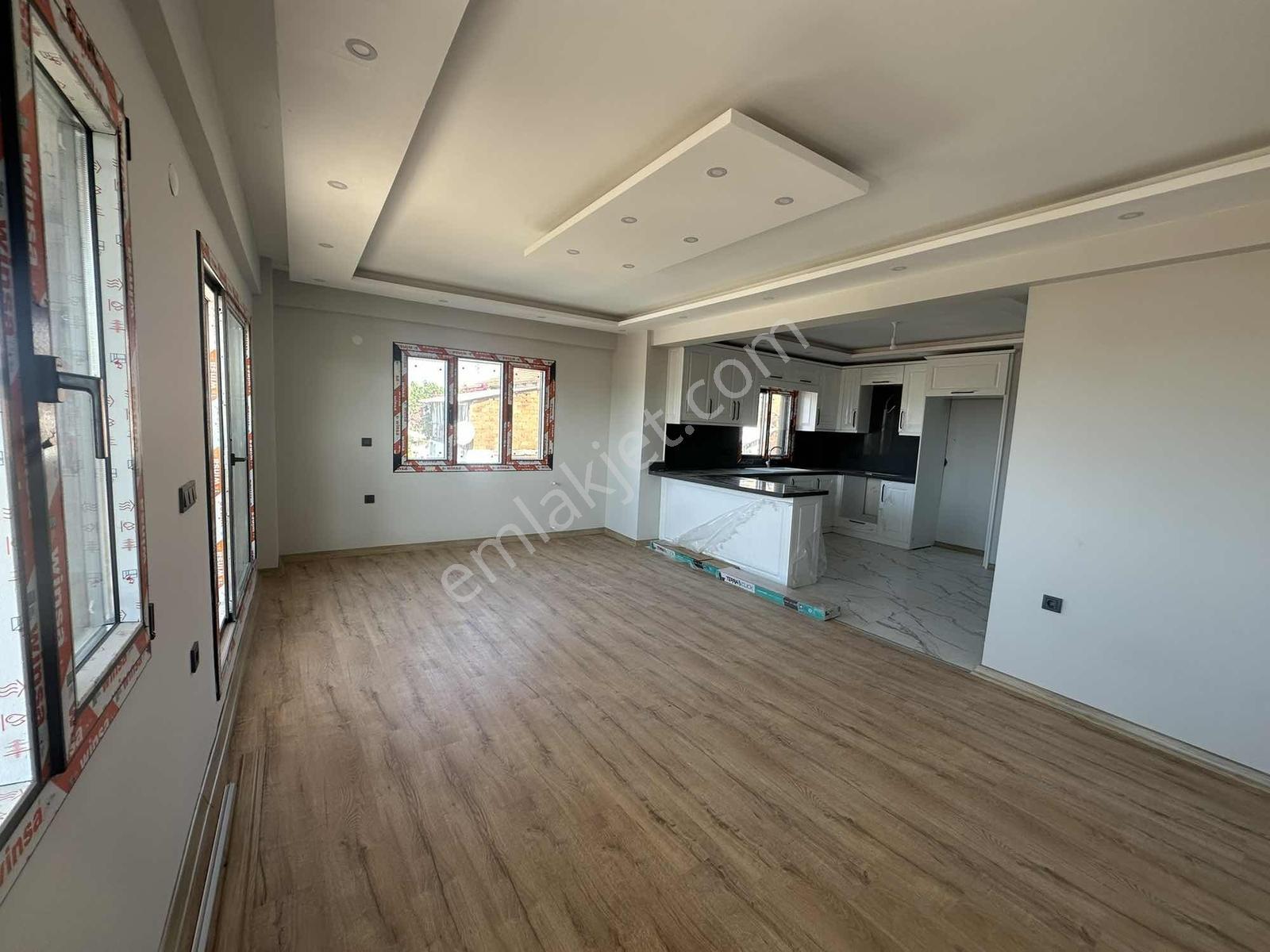 Dikili İslamlar'da Deniz Manzaralı Geniş Bahçeli Satılık Villa — fotoğraf 9