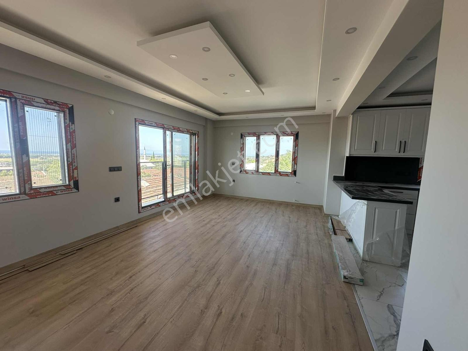 Dikili İslamlar'da Deniz Manzaralı Geniş Bahçeli Satılık Villa — fotoğraf 10