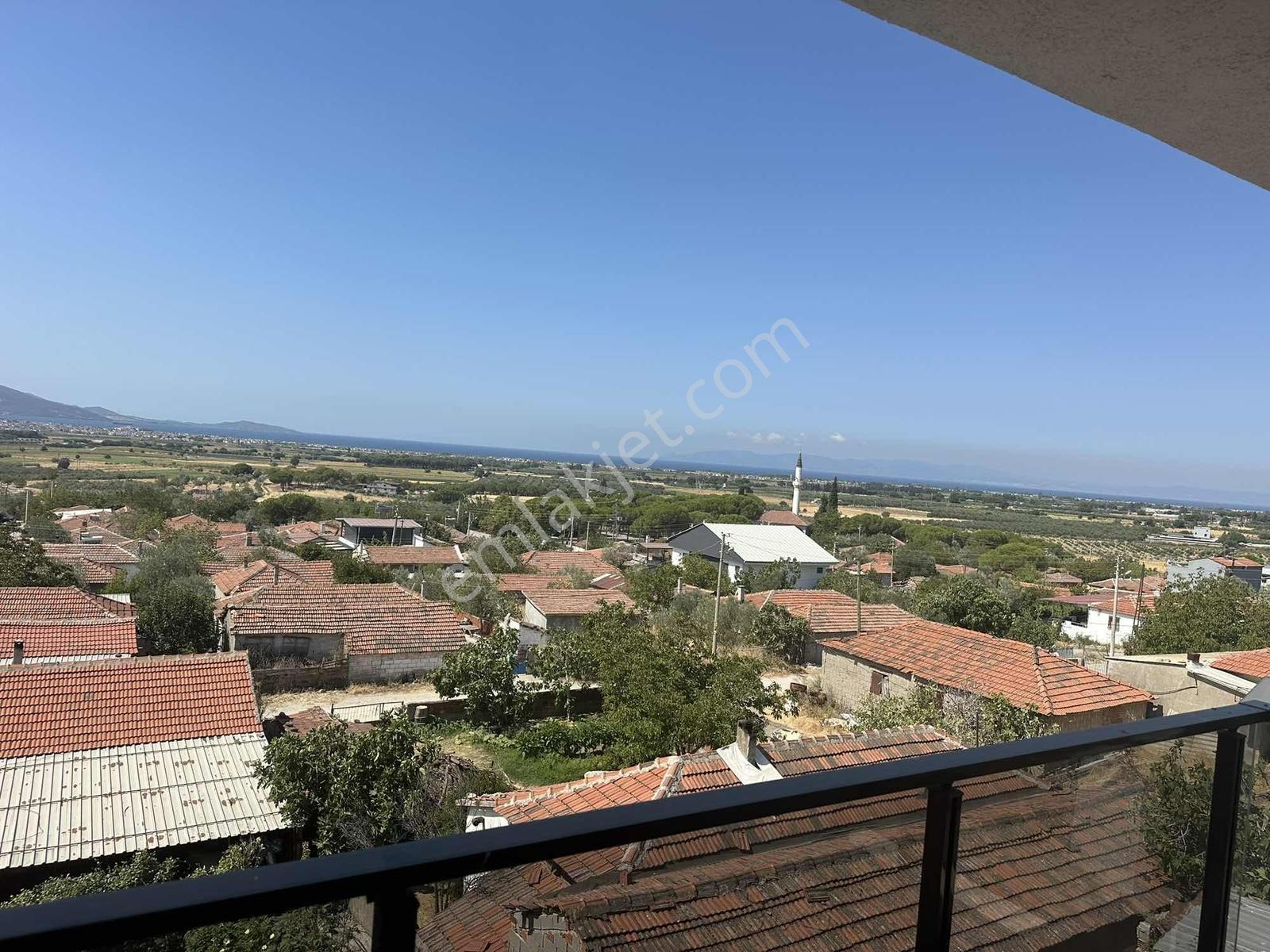 Dikili İslamlar'da Deniz Manzaralı Geniş Bahçeli Satılık Villa — fotoğraf 21