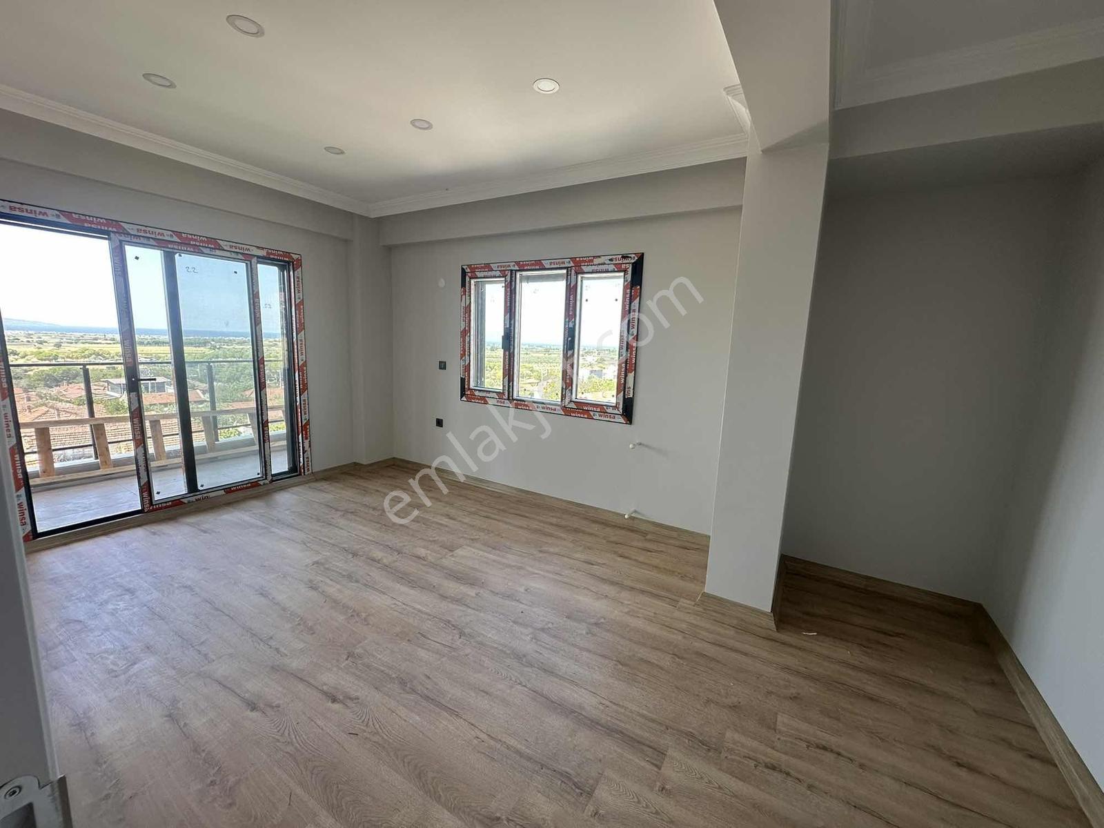 Dikili İslamlar'da Deniz Manzaralı Geniş Bahçeli Satılık Villa — fotoğraf 24