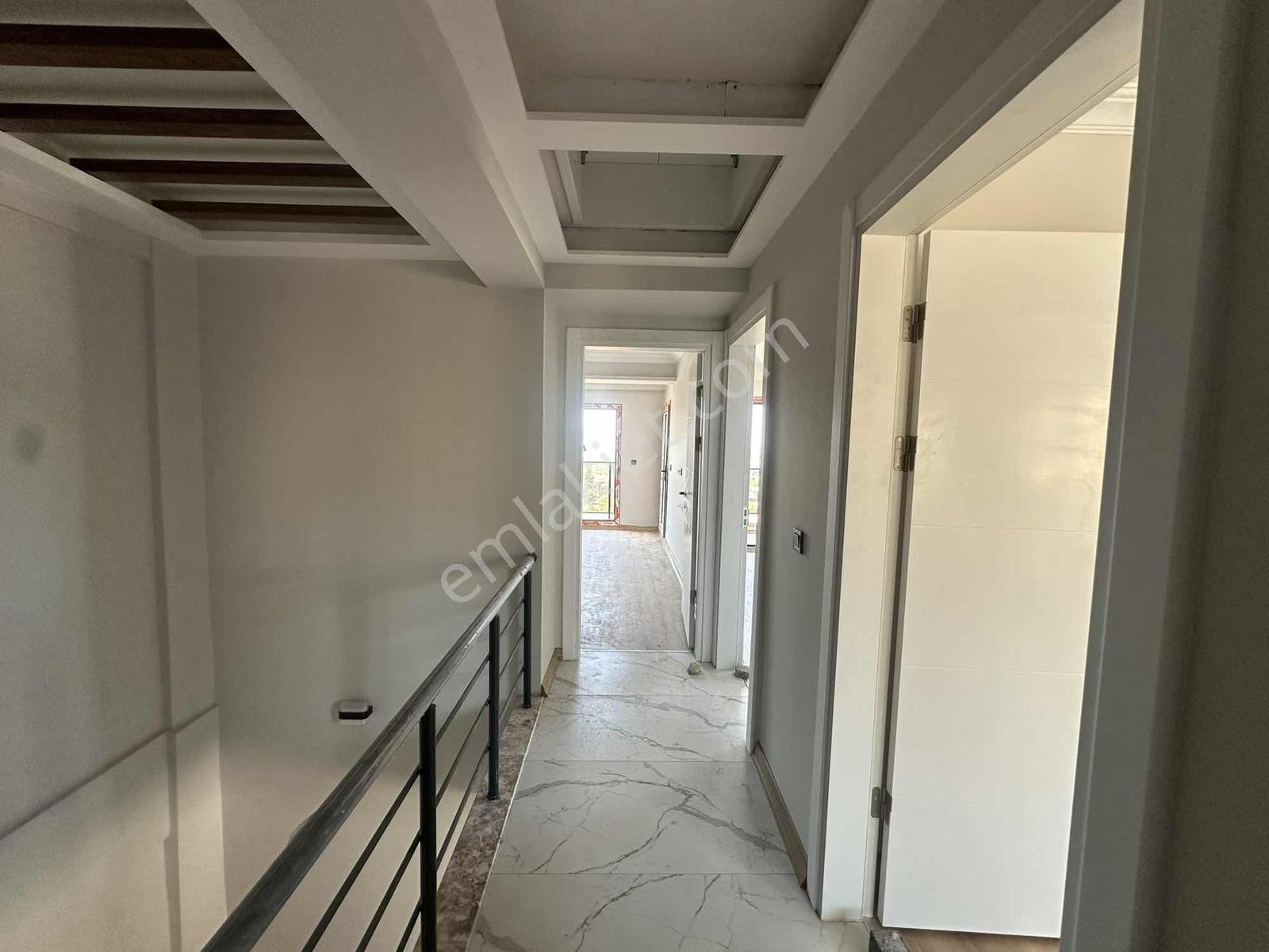 Dikili İslamlar'da Deniz Manzaralı Geniş Bahçeli Satılık Villa — fotoğraf 29