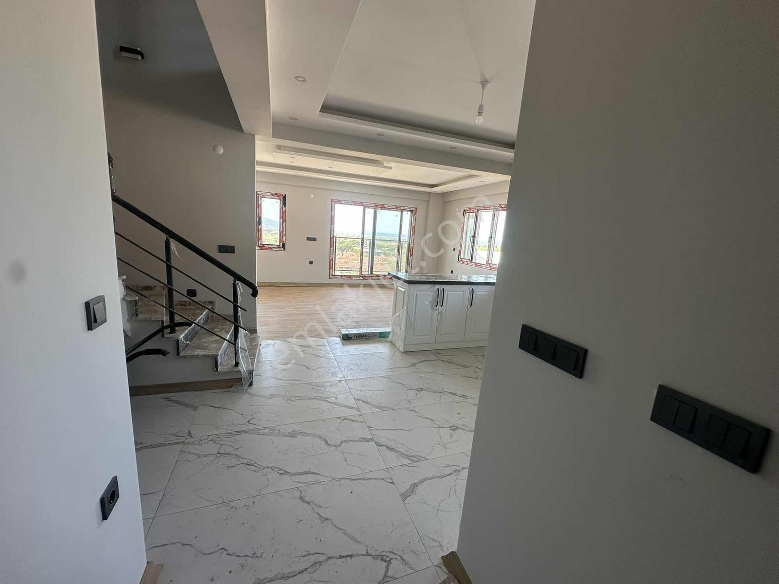 Dikili İslamlar'da Deniz Manzaralı Geniş Bahçeli Satılık Villa — fotoğraf 30
