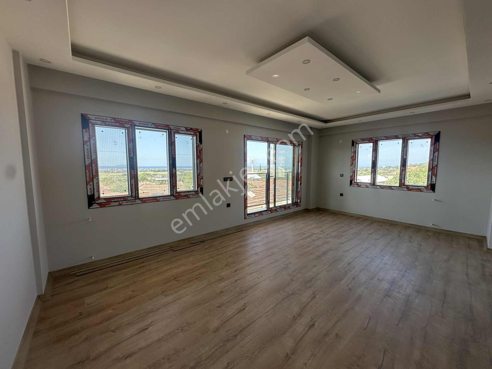 Dikili İslamlar'da Deniz Manzaralı Geniş Bahçeli Satılık Villa — fotoğraf 32