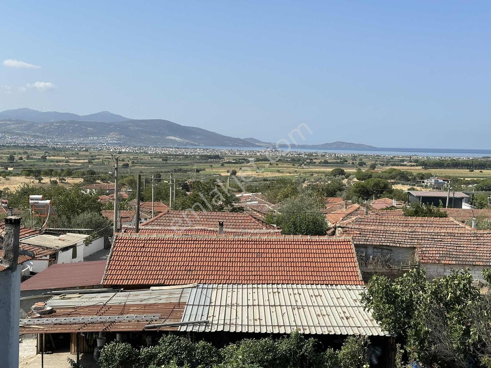 Dikili İslamlar'da Deniz Manzaralı Geniş Bahçeli Satılık Villa — fotoğraf 34