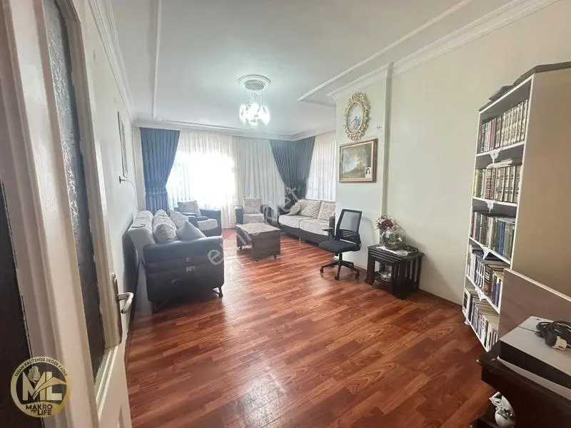 Tesisler Ana Cadde Üzeri Satılık 3+1 Kooperatif Dairesi — fotoğraf 2