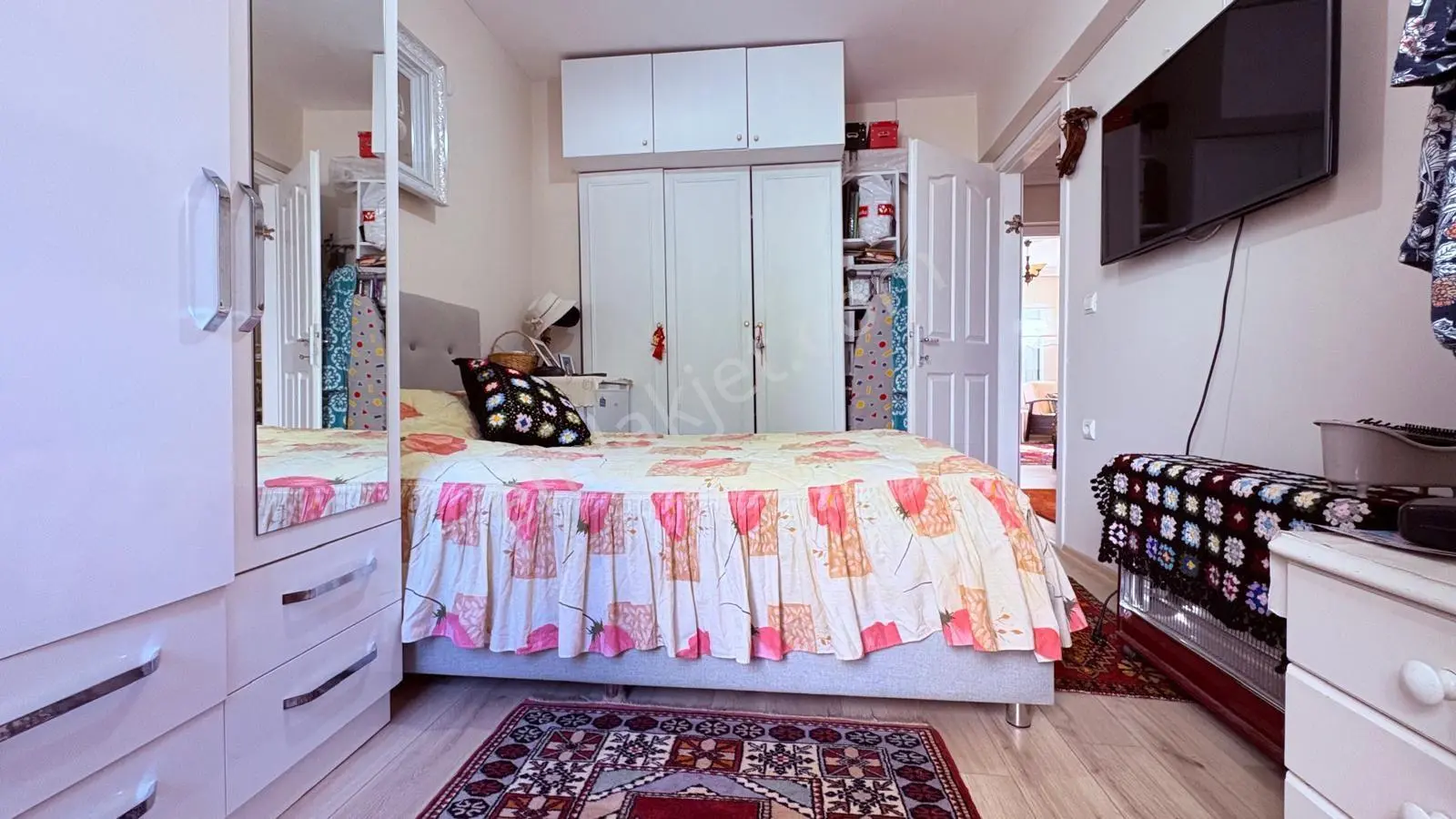 Kadınlar Denizinde Komple Tadilatlı 2+1 Site İçinde Daire — fotoğraf 2