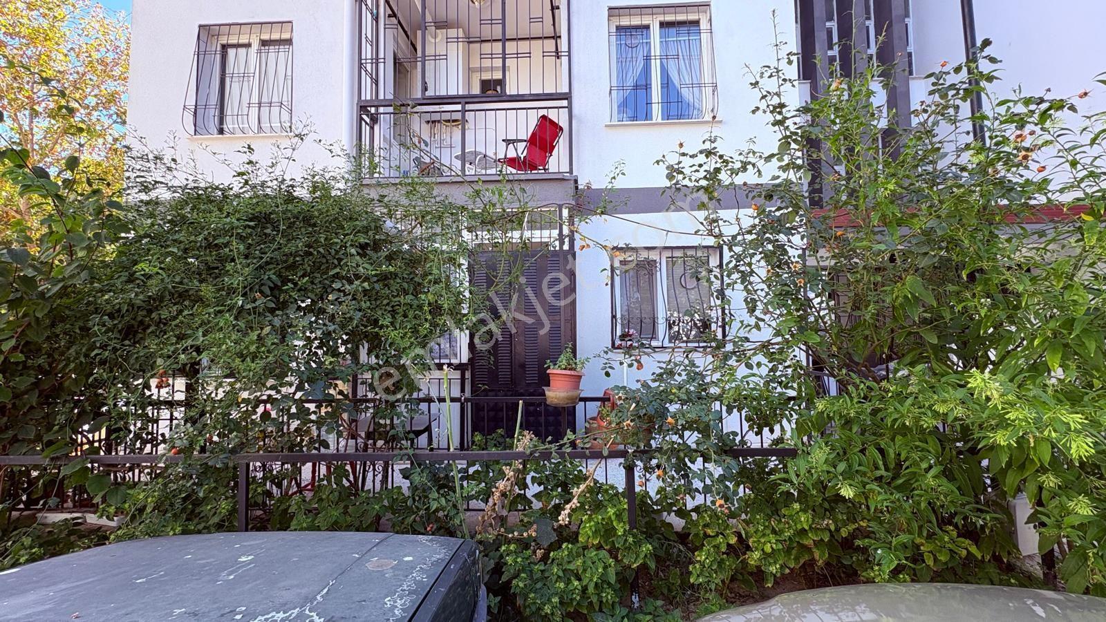 Kadınlar Denizinde Komple Tadilatlı 2+1 Site İçinde Daire — fotoğraf 6