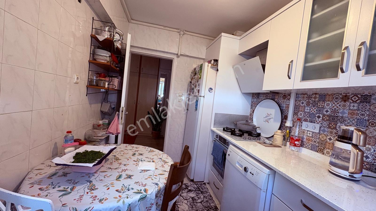Kadınlar Denizinde Komple Tadilatlı 2+1 Site İçinde Daire — fotoğraf 8