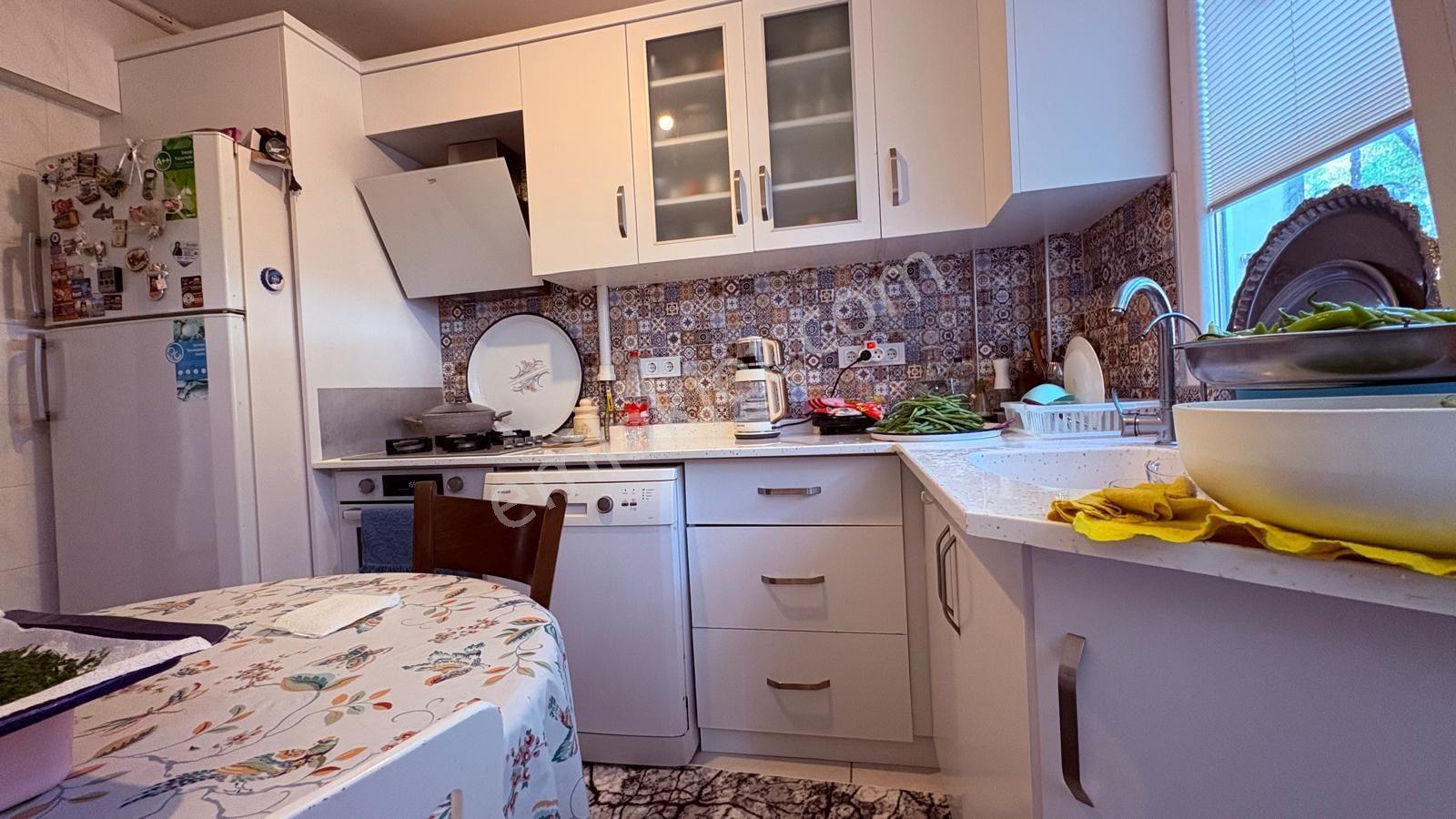 Kadınlar Denizinde Komple Tadilatlı 2+1 Site İçinde Daire — fotoğraf 9