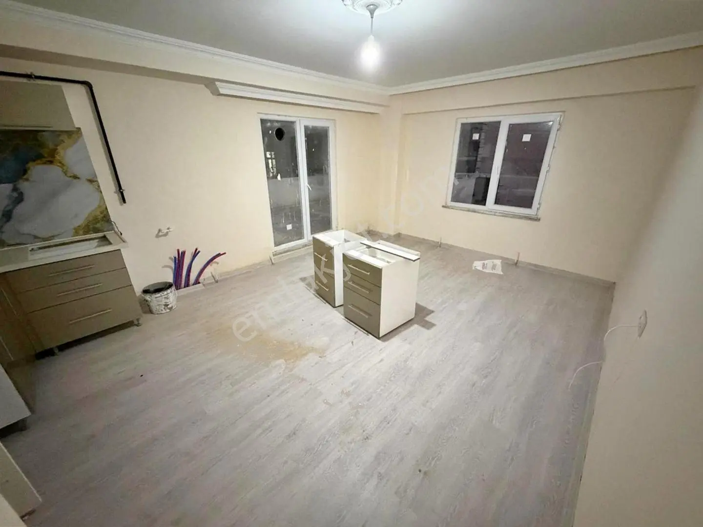 Metin Yapı'dan İskanlı Asansörlü Geniş Teraslı Satılık 1+1 Daire — fotoğraf 2