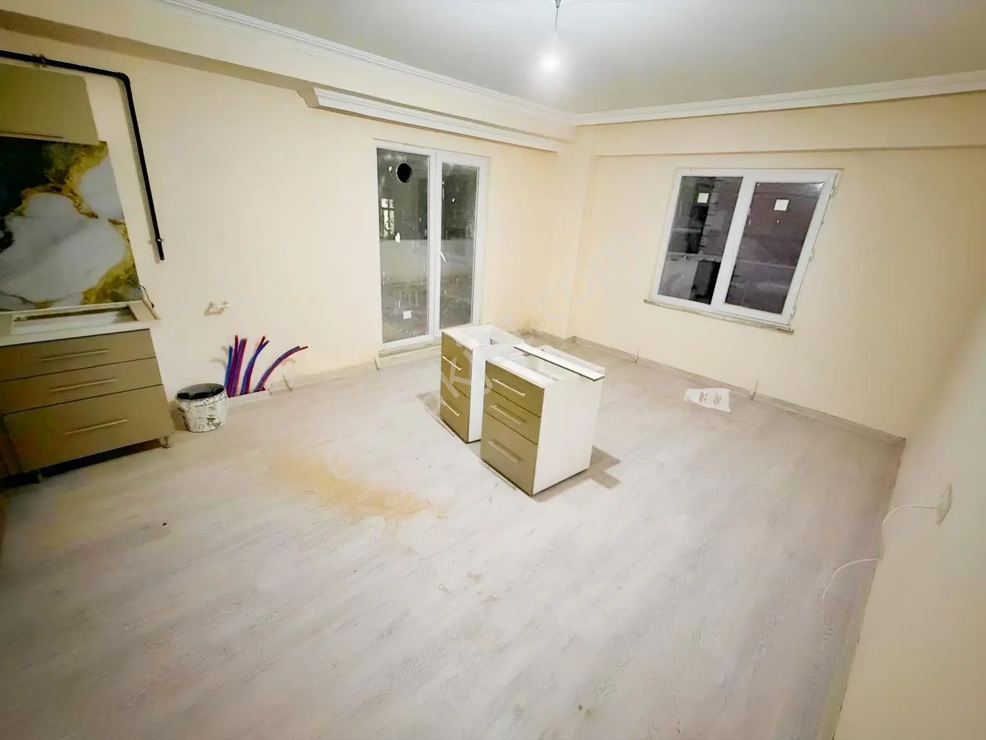 Metin Yapı'dan İskanlı Asansörlü Geniş Teraslı Satılık 1+1 Daire — fotoğraf 4