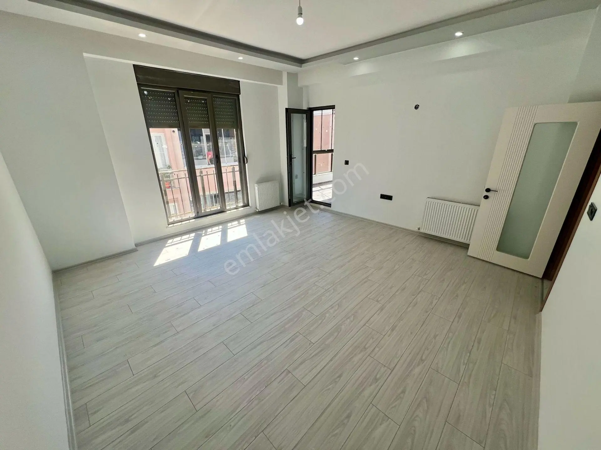 Akçay Aras Emlaktan Altınkumda Doğalgazlı Denize 300 Metre 3+1 Dubleks Daire