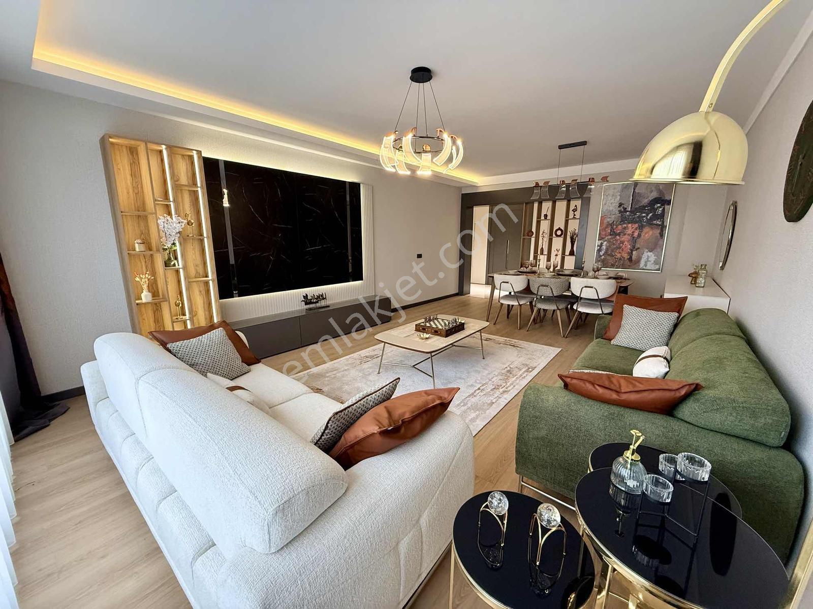 Turgut Özal'Da 3 Bloklu Tam Donanımlı Sitede 4+1 Manzaralı Daire