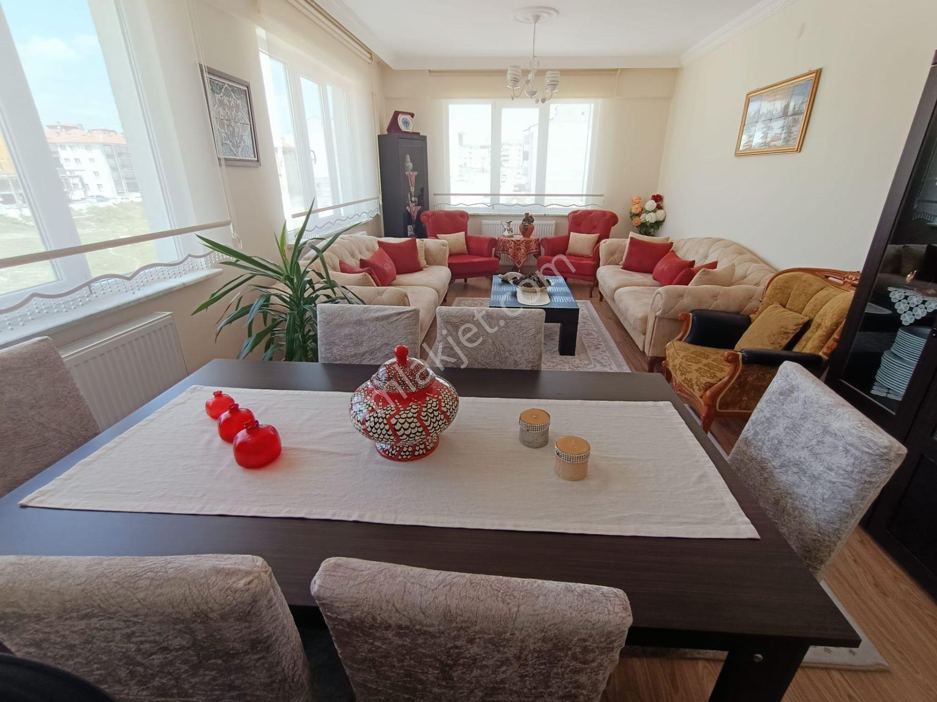 Zafertepe Mahallesi Selçuklu Sitesi’Nde Satılık 3+1