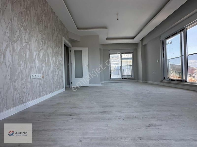 Akdeniz Emlaktan Denize Yürüme Mesafesinde Köşe Başı Daire — fotoğraf 3