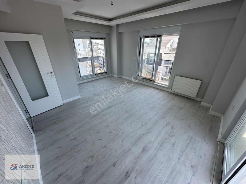 Akdeniz Emlaktan Denize Yürüme Mesafesinde Köşe Başı Daire — fotoğraf 5