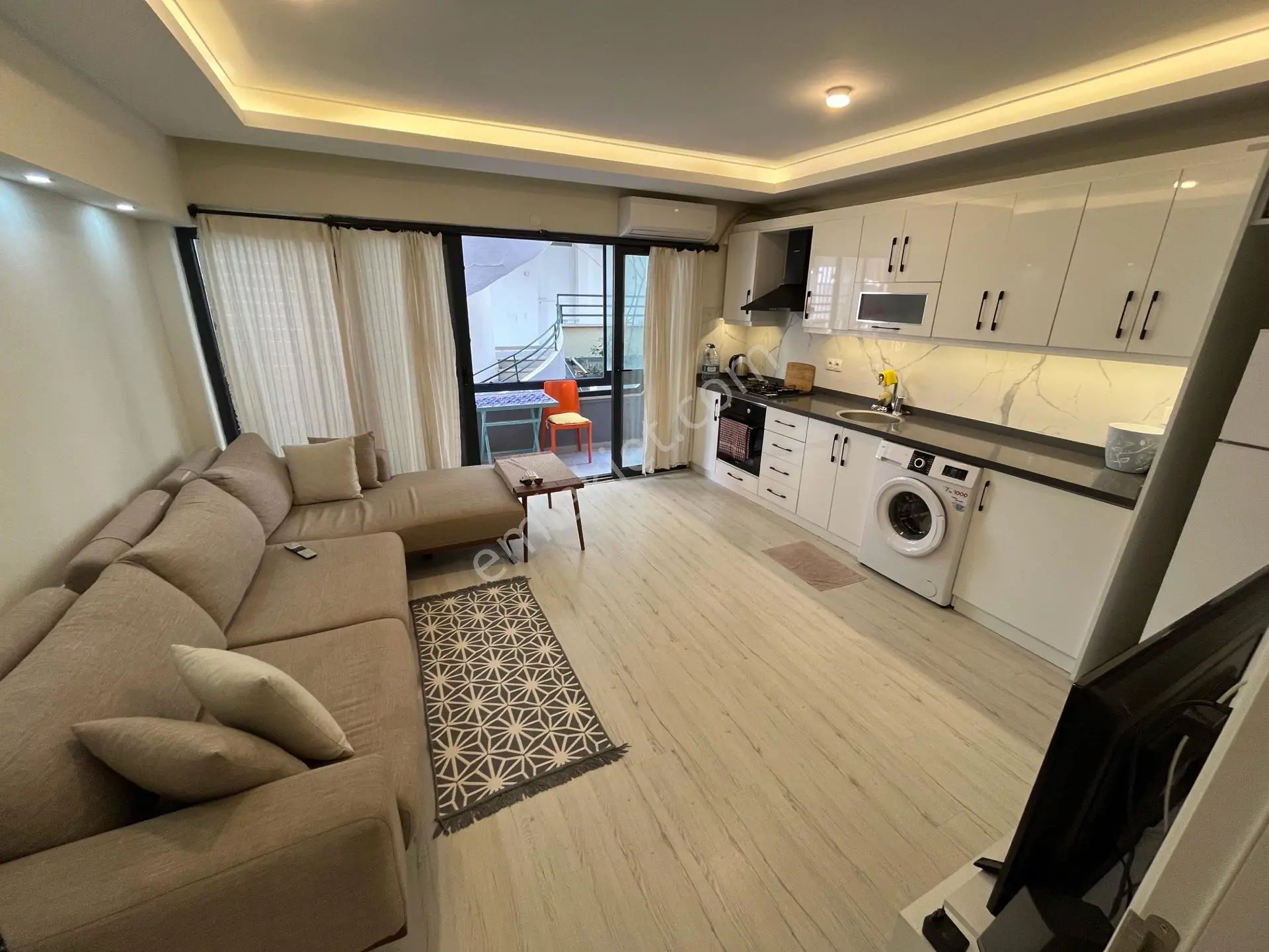 Blueport Hizasında Denize Yürüme Mesafesinde 1+1 Bakımlı Daire — fotoğraf 3