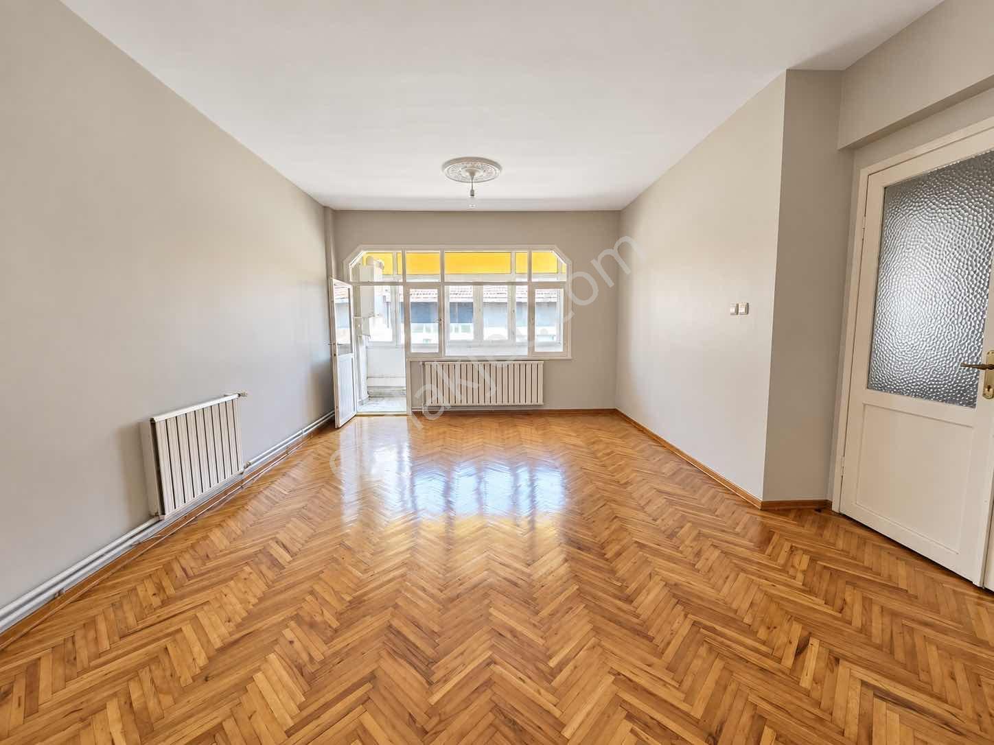 Bağlarbaşı Mahallesinde Satılık 2+1 Çift Balkonlu 100 M2 — fotoğraf 2