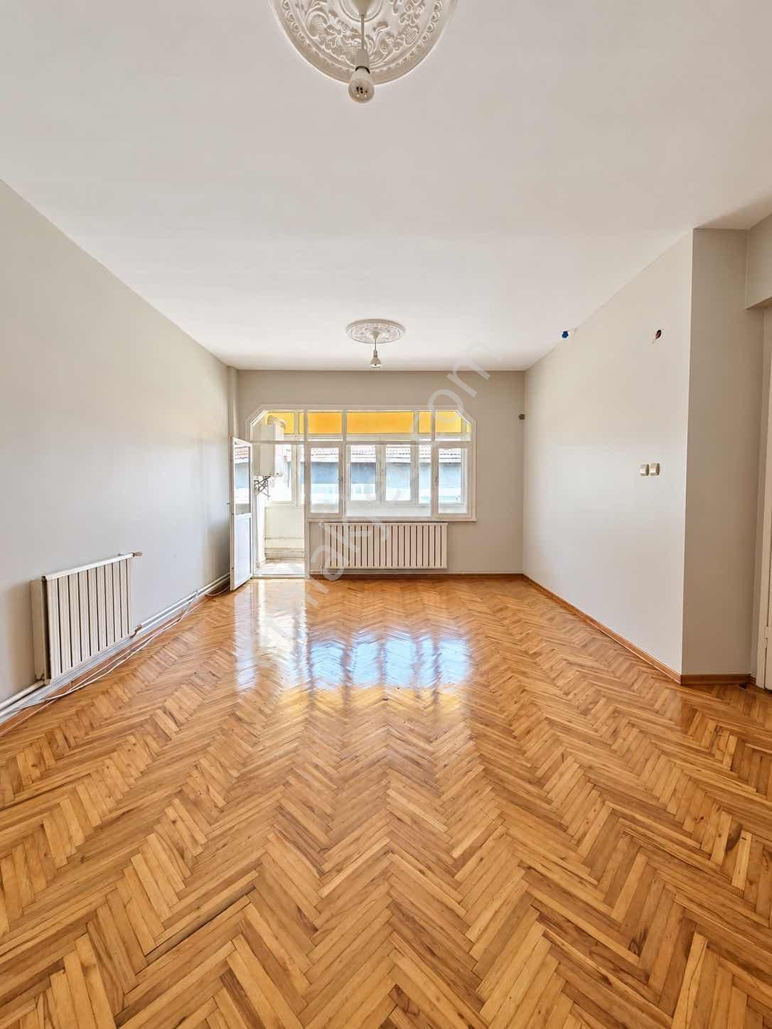 Bağlarbaşı Mahallesinde Satılık 2+1 Çift Balkonlu 100 M2 — fotoğraf 3