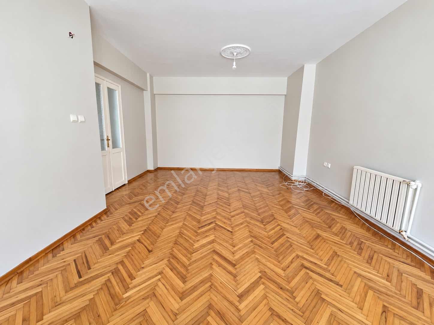 Bağlarbaşı Mahallesinde Satılık 2+1 Çift Balkonlu 100 M2 — fotoğraf 4