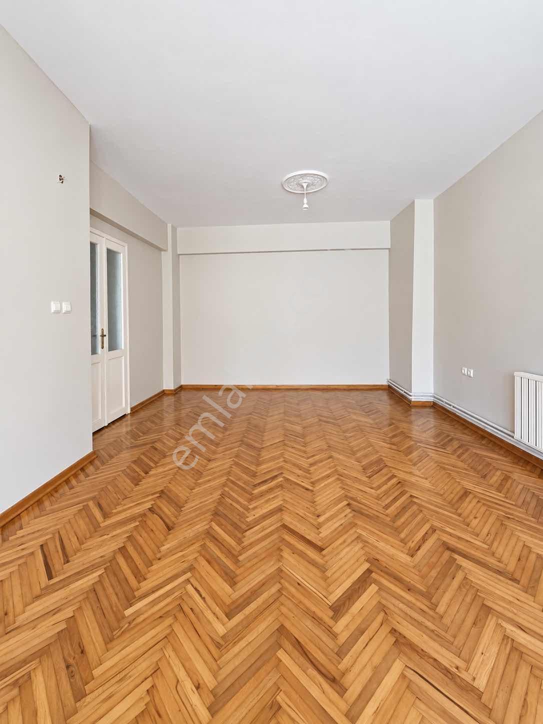 Bağlarbaşı Mahallesinde Satılık 2+1 Çift Balkonlu 100 M2 — fotoğraf 5