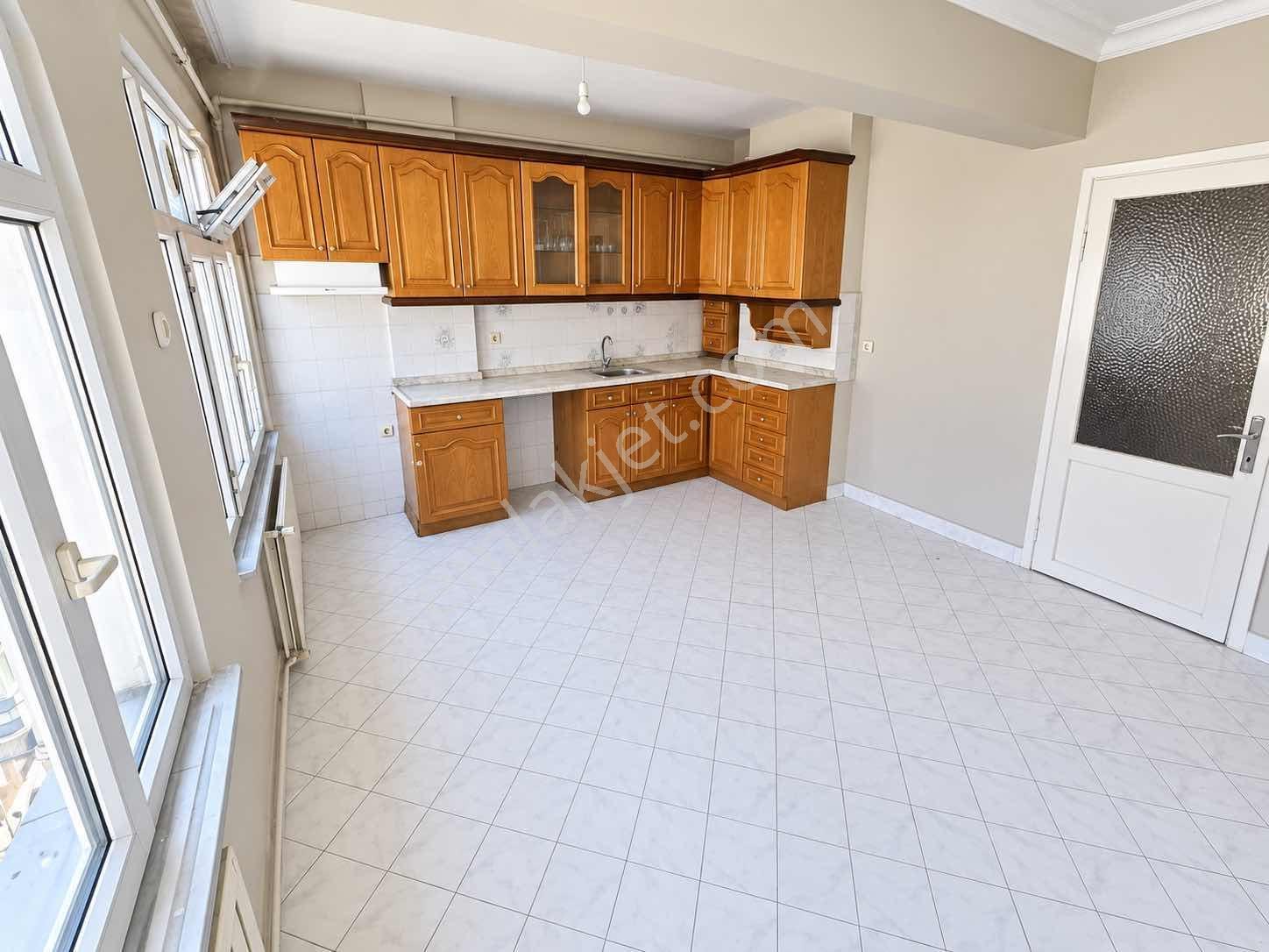 Bağlarbaşı Mahallesinde Satılık 2+1 Çift Balkonlu 100 M2 — fotoğraf 7