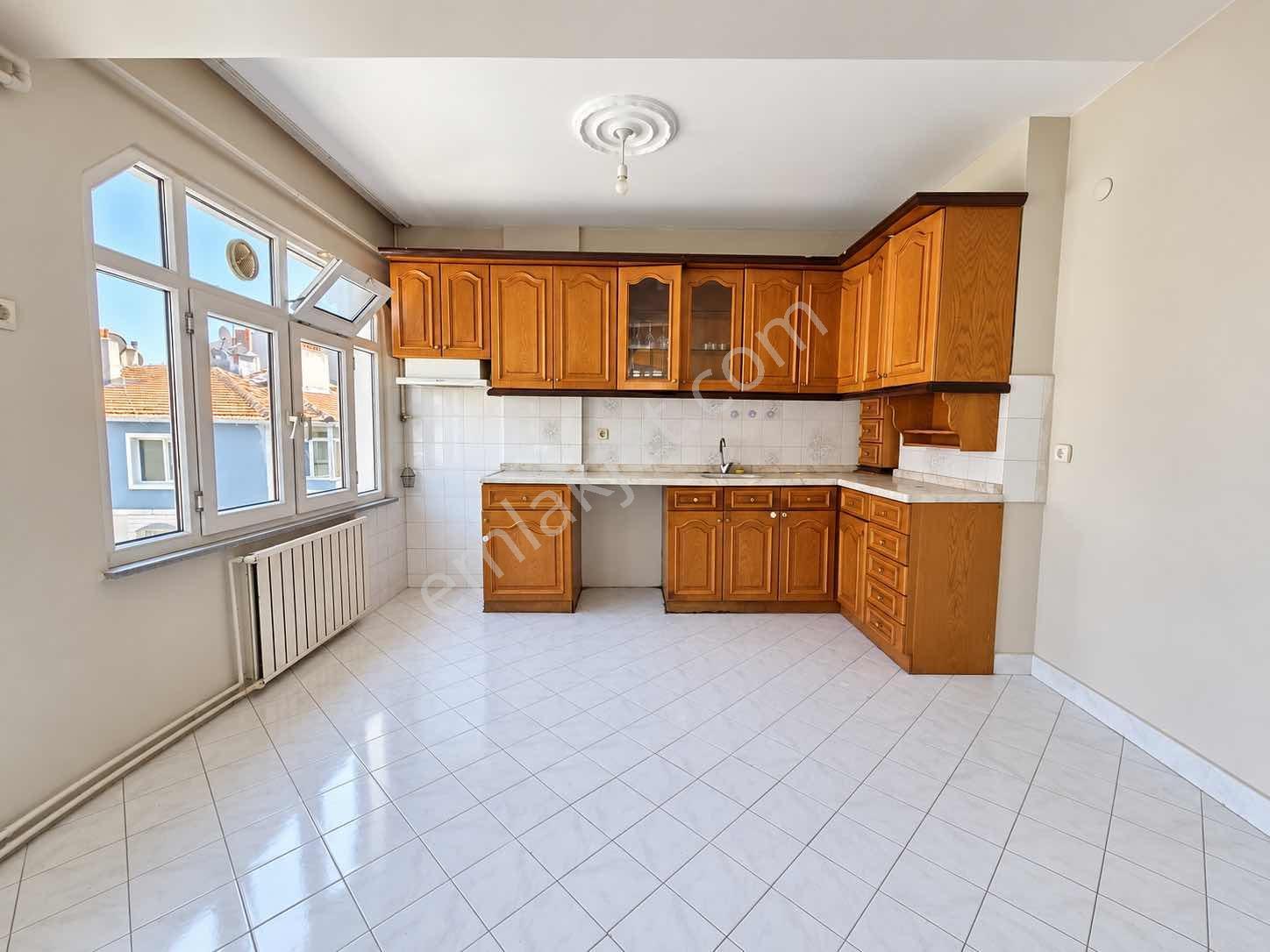 Bağlarbaşı Mahallesinde Satılık 2+1 Çift Balkonlu 100 M2 — fotoğraf 8