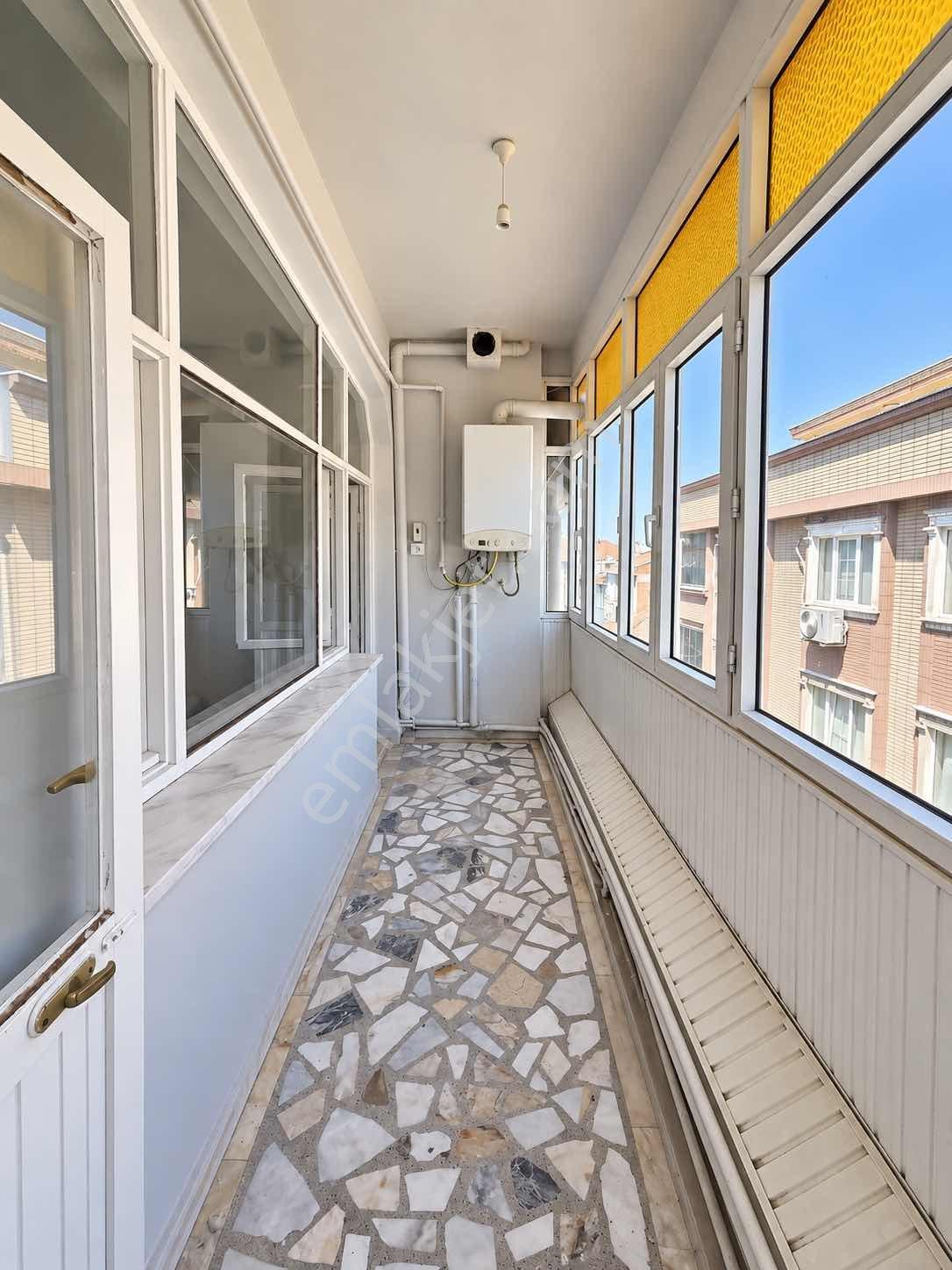 Bağlarbaşı Mahallesinde Satılık 2+1 Çift Balkonlu 100 M2 — fotoğraf 13