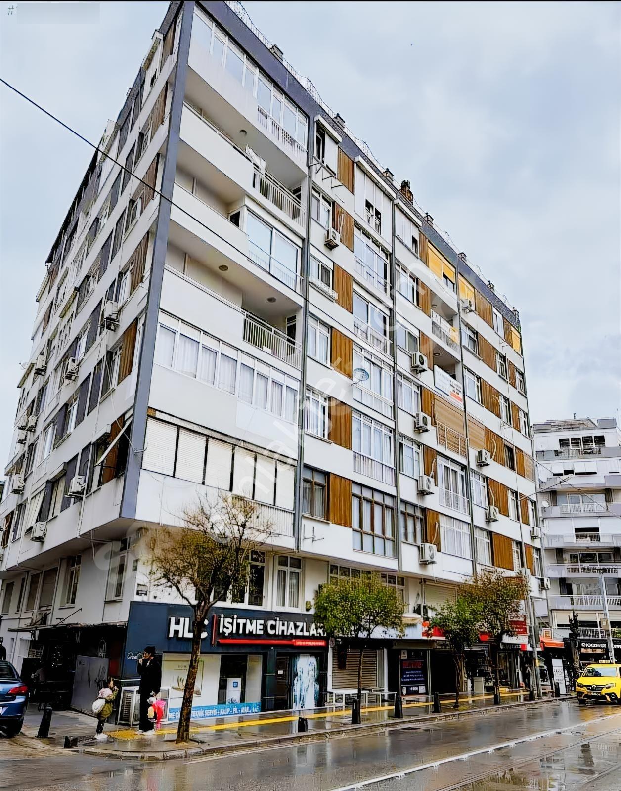 Alsancak Şair Eşref Bulvarı Muhteşem Konumda 3+1 Satılık — fotoğraf 2