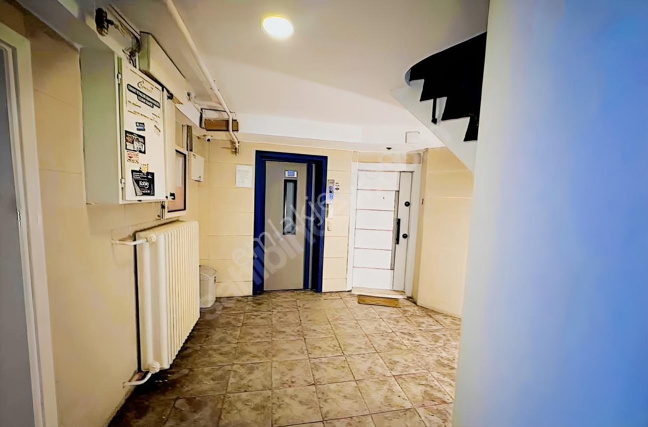 Alsancak Şair Eşref Bulvarı Muhteşem Konumda 3+1 Satılık — fotoğraf 4