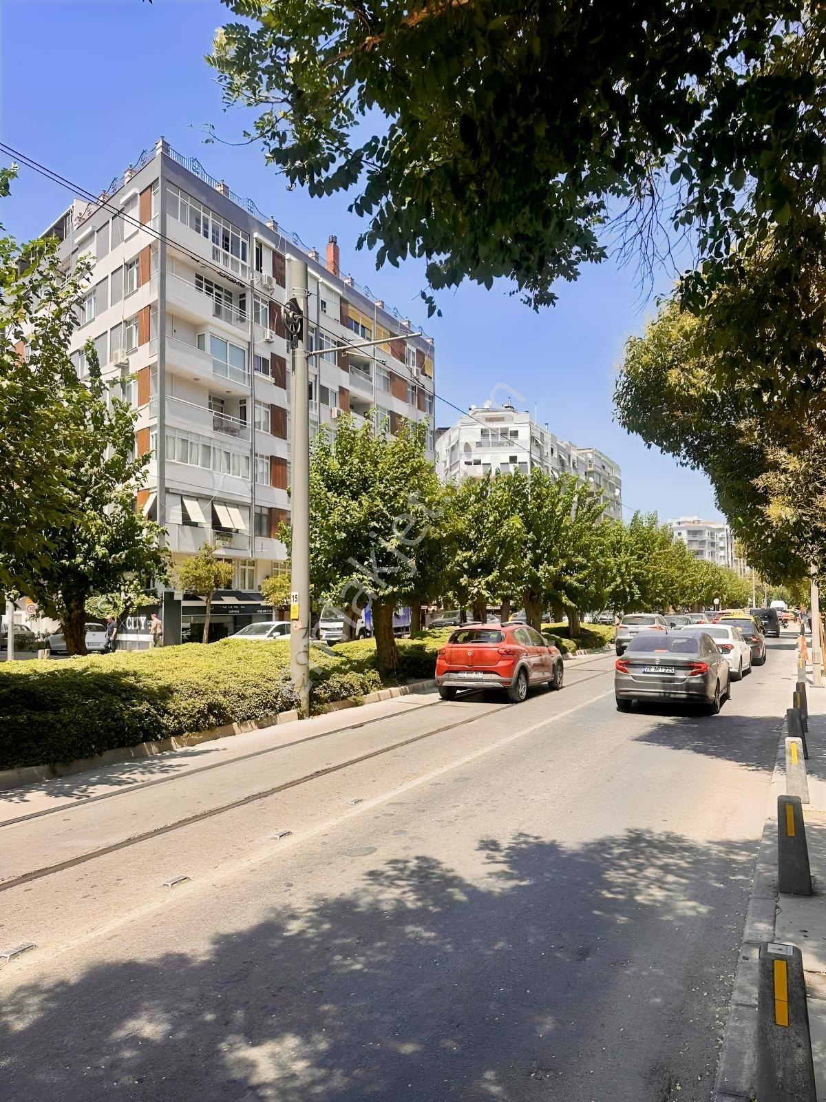 Alsancak Şair Eşref Bulvarı Muhteşem Konumda 3+1 Satılık — fotoğraf 27