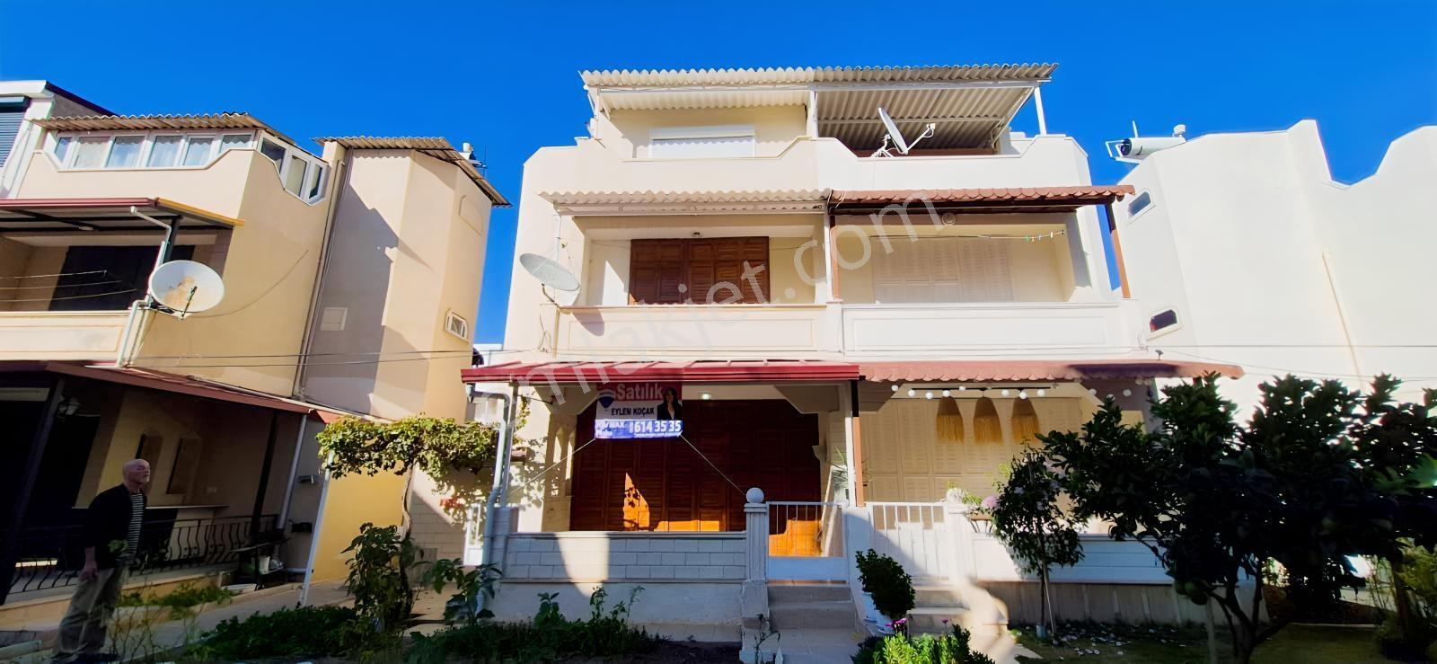 Davutlar Atakent Sıtesınde, Denıze 150 Metre ,eşyalı 4+1 Villa — fotoğraf 4