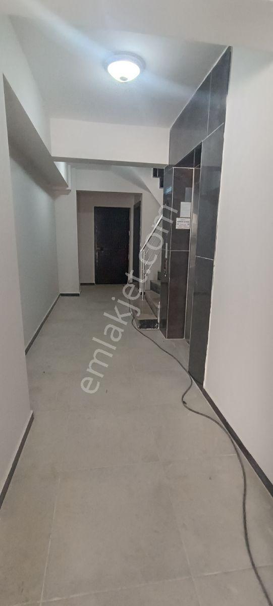 Karabağlar Merkez 2+1 80m2 Yüksek Giriş Doğalgazlı Daire Satılık — fotoğraf 2