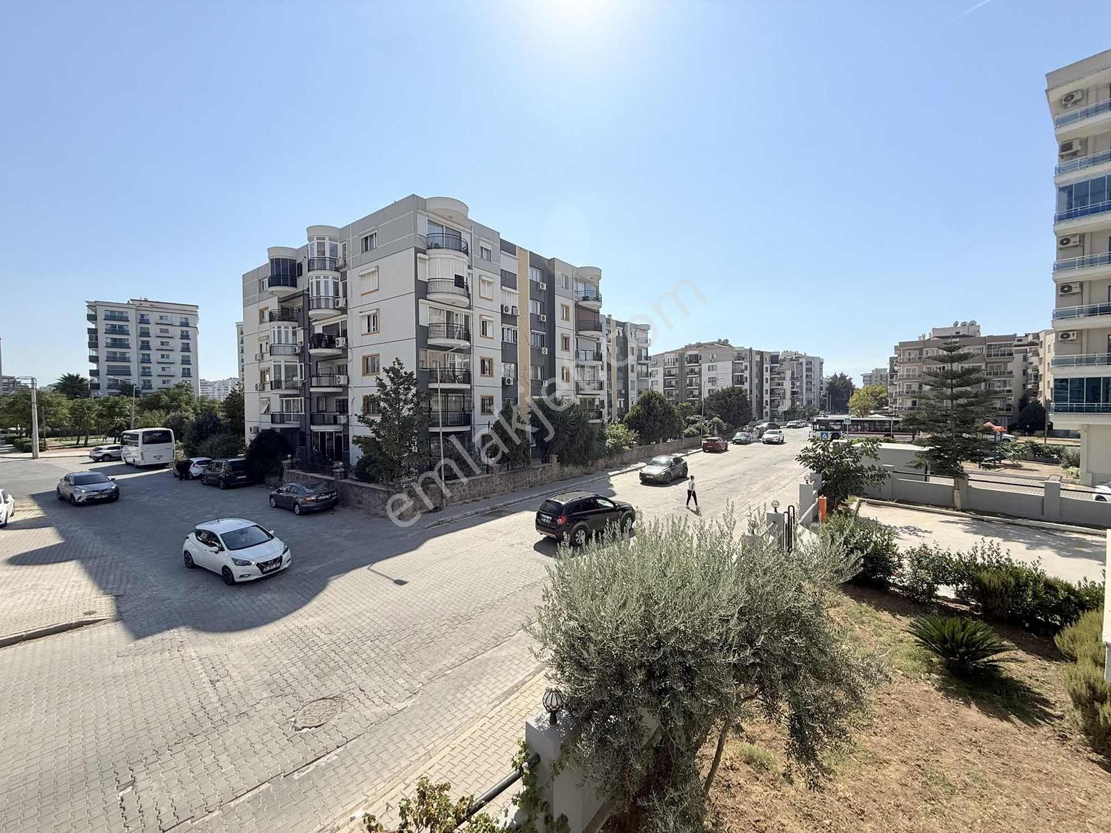 Ataşehir'de Bazekol Karşısında Tadilatlı Satılık 3+1 Daire — fotoğraf 3