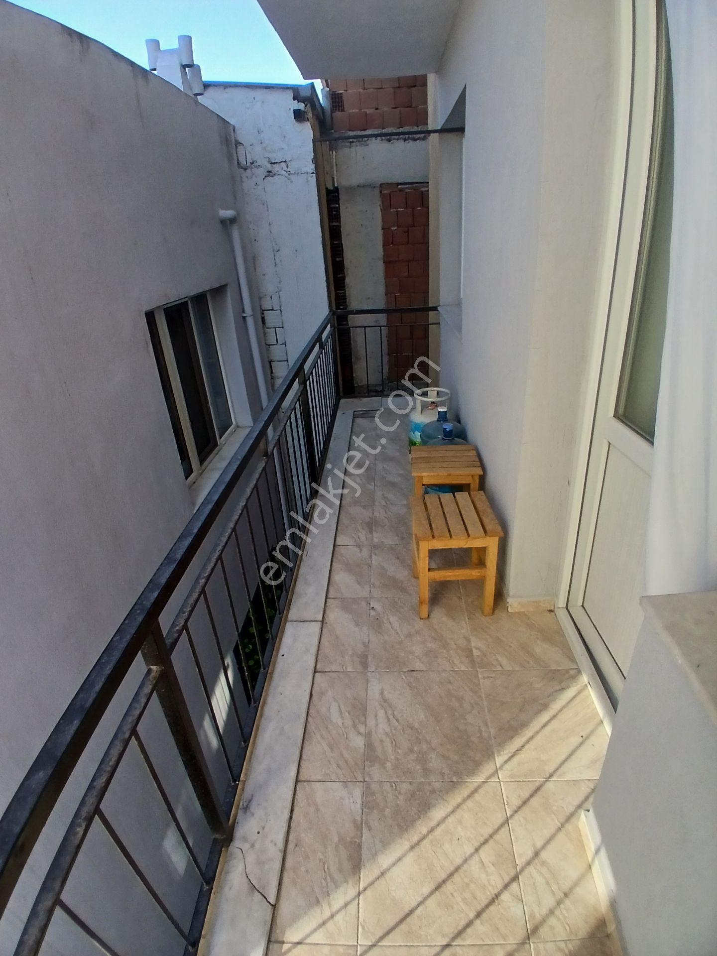 Karabağlar'da Aydınlık Ve Bakımlı 2+1 Satılık Daire — fotoğraf 14