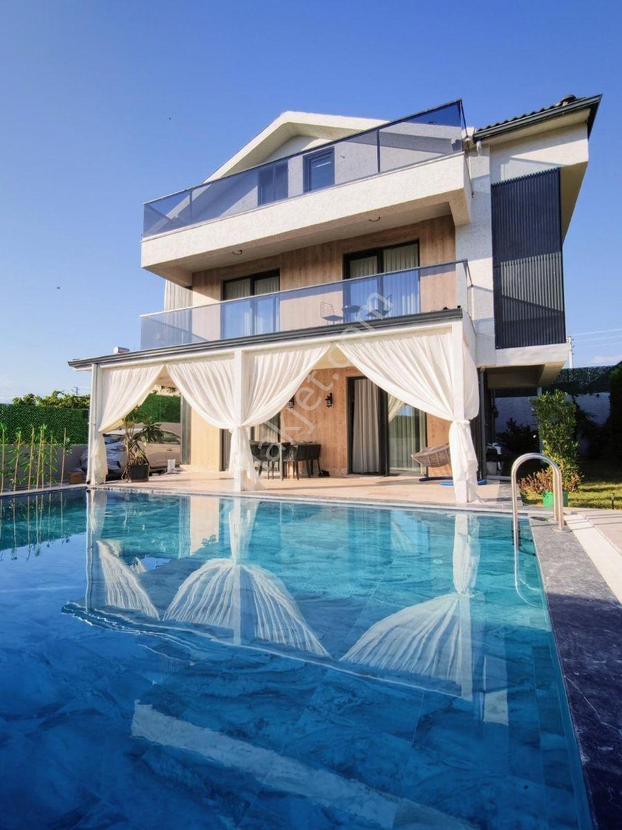 Seydikemer Gerişburnunda Satılık 4+1 Müstakil Havuzlu Geniş Vıll