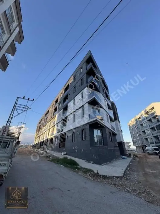 Limonluda Denize 180 Metre Kapalı Otoparklı 1+1 Daire