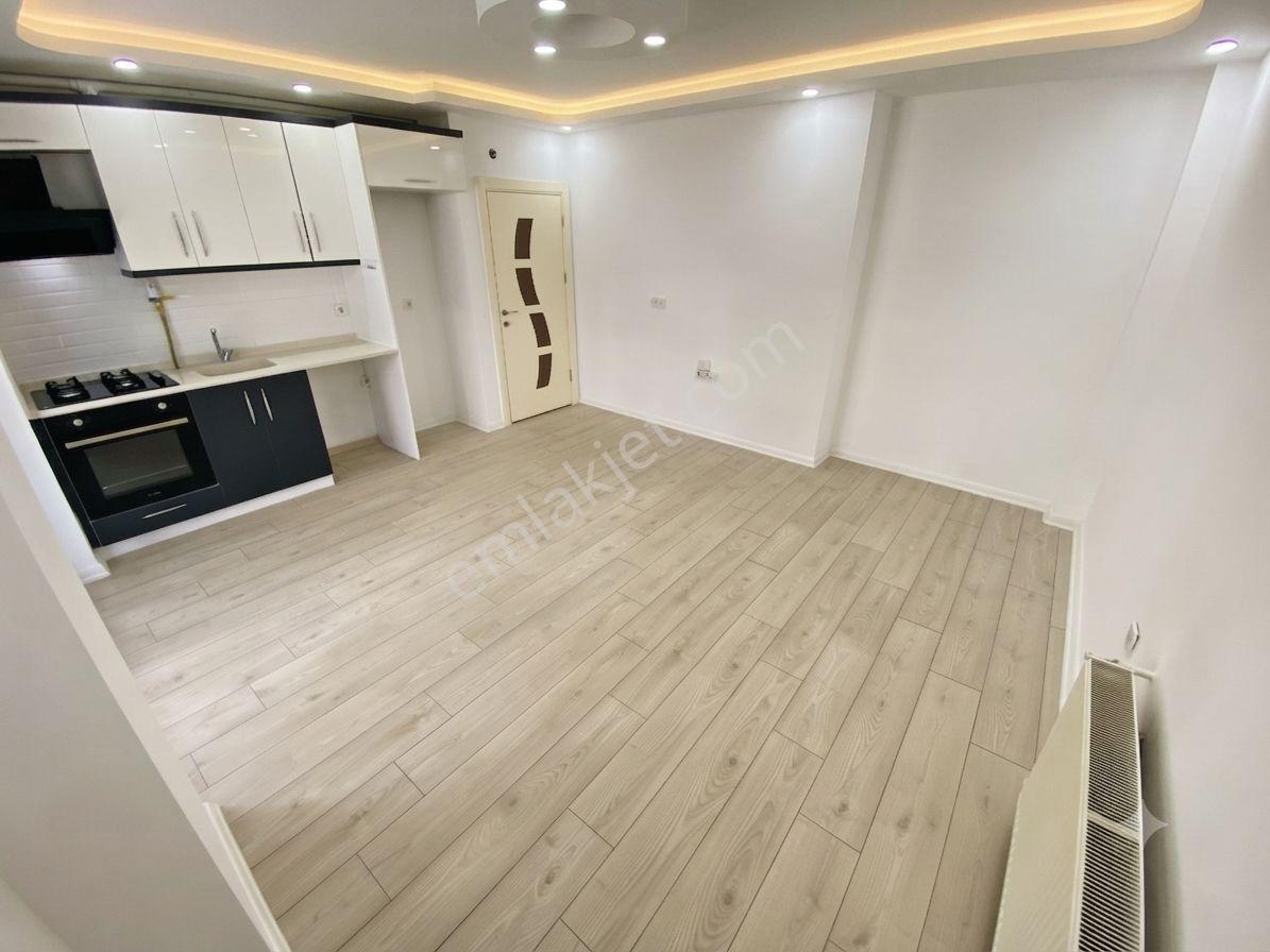 Aktif'ten Yetişen Alır Akçay'da Şık Tasarımlı Cam Balkonlu 1+1 Daire — fotoğraf 2