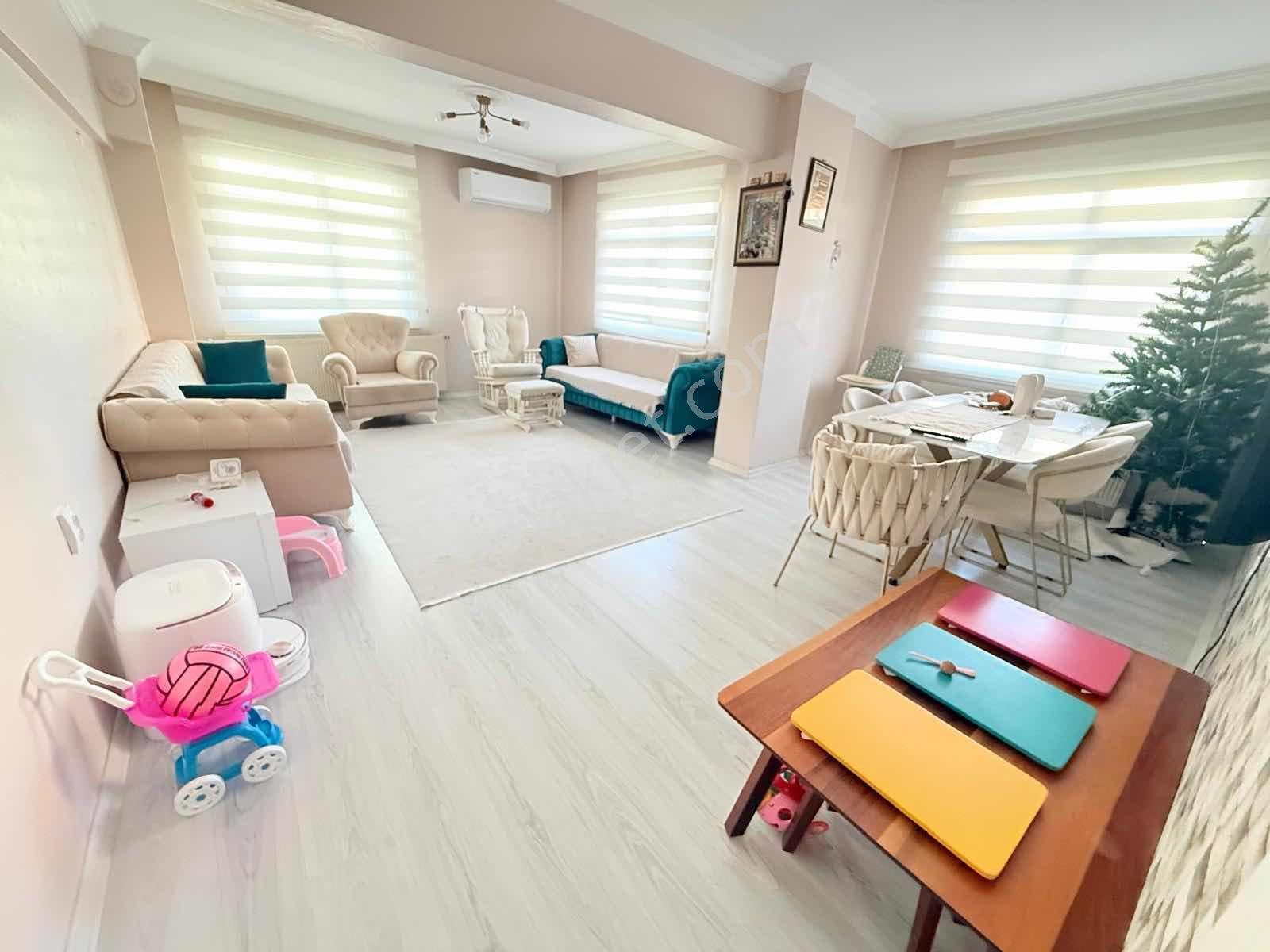 Mercan Emlak'tan 100 M2 Balkonlu Ara Kat Daire — fotoğraf 2