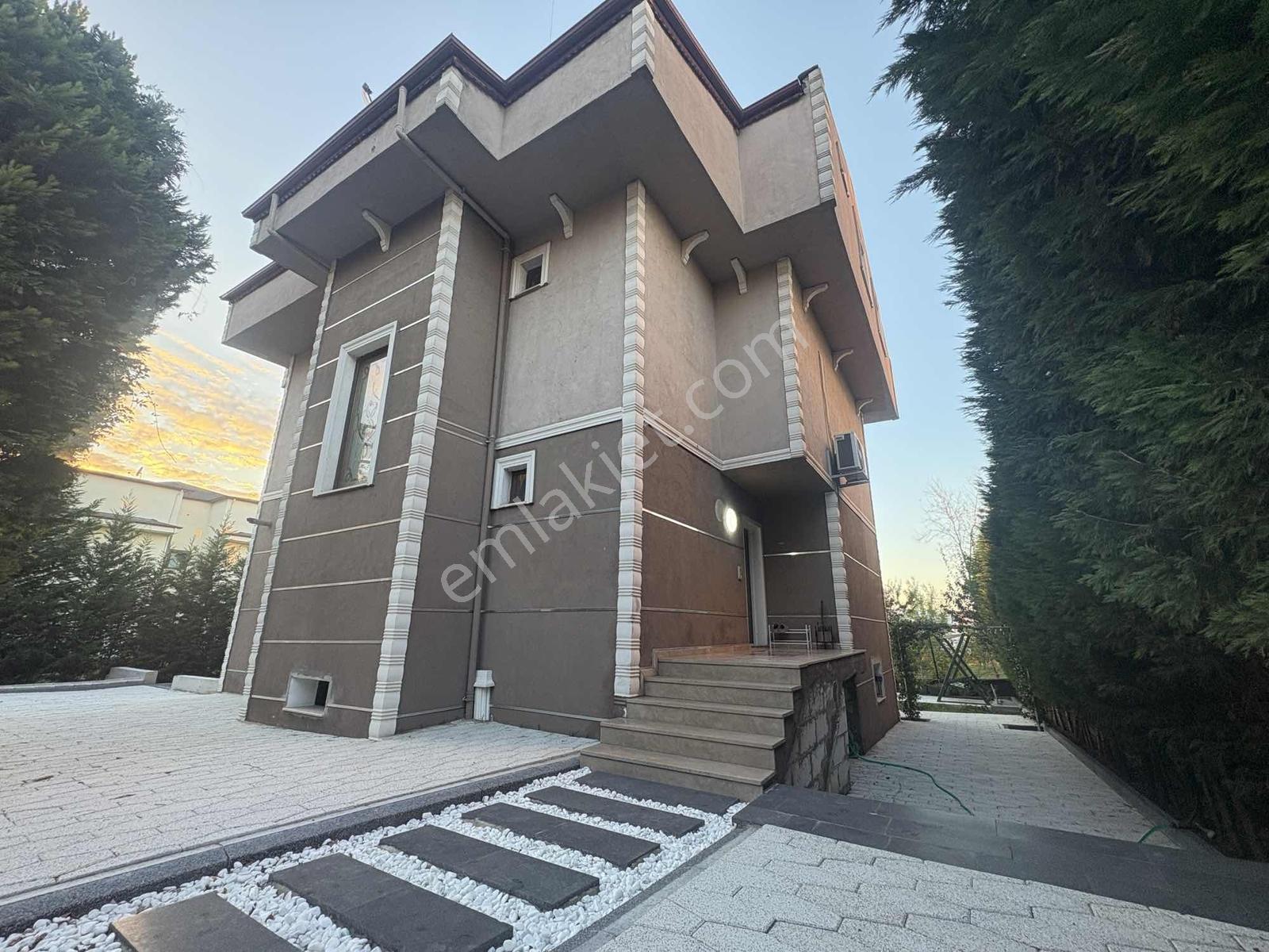 Başiskele Merkezde Süper Konumda Müstakil Villa — fotoğraf 2