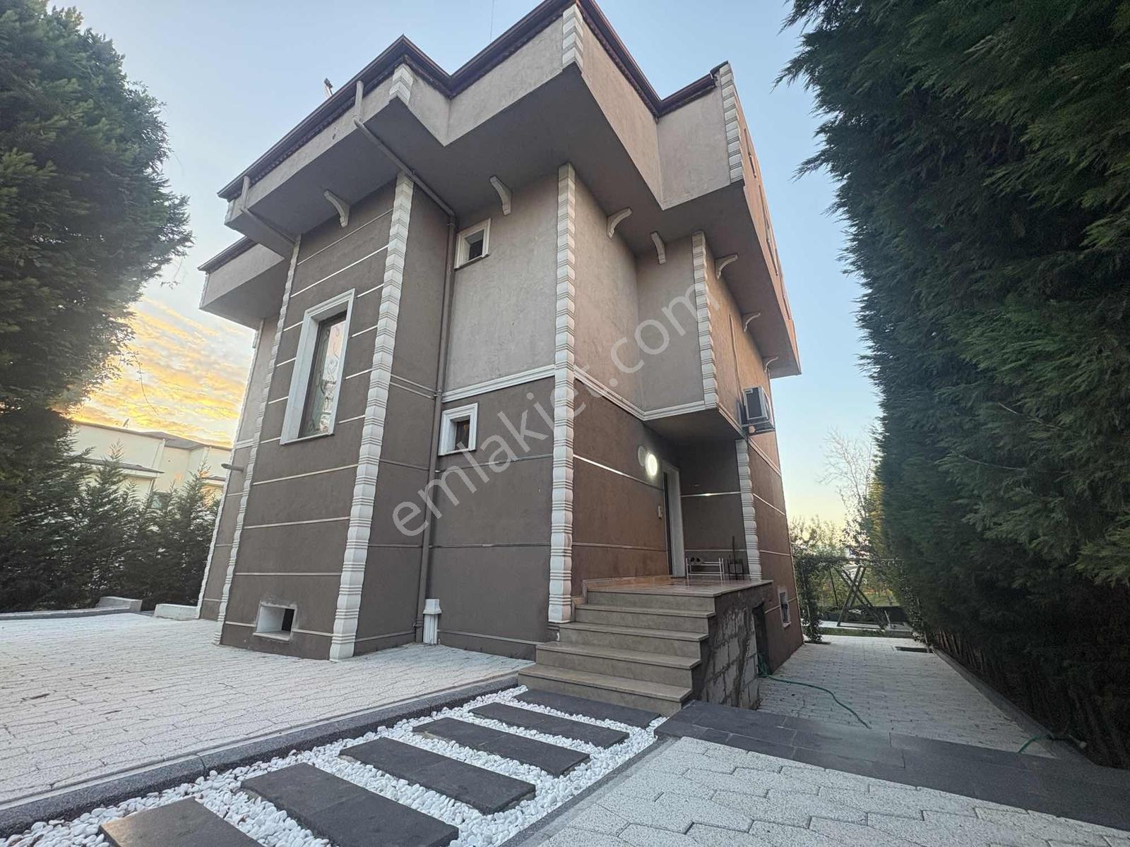 Başiskele Merkezde Süper Konumda Müstakil Villa — fotoğraf 3