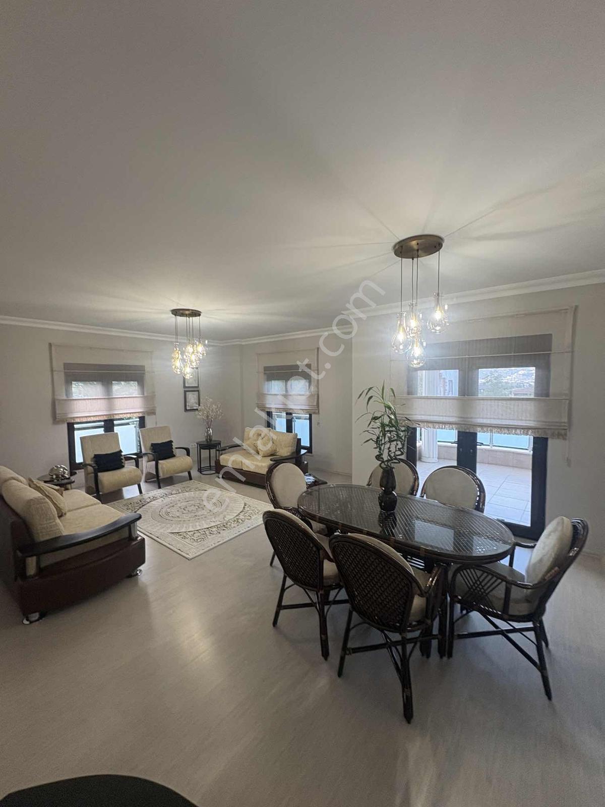 Başiskele Merkezde Süper Konumda Müstakil Villa — fotoğraf 10