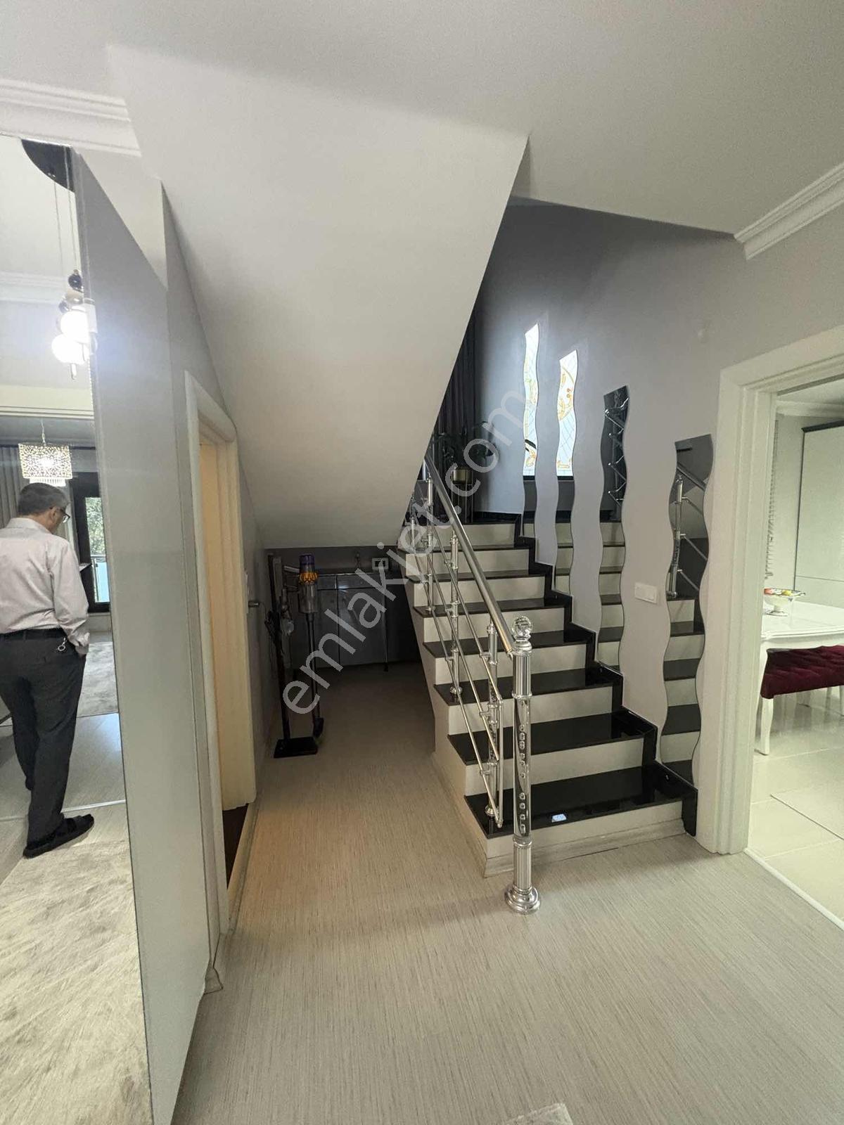 Başiskele Merkezde Süper Konumda Müstakil Villa — fotoğraf 18